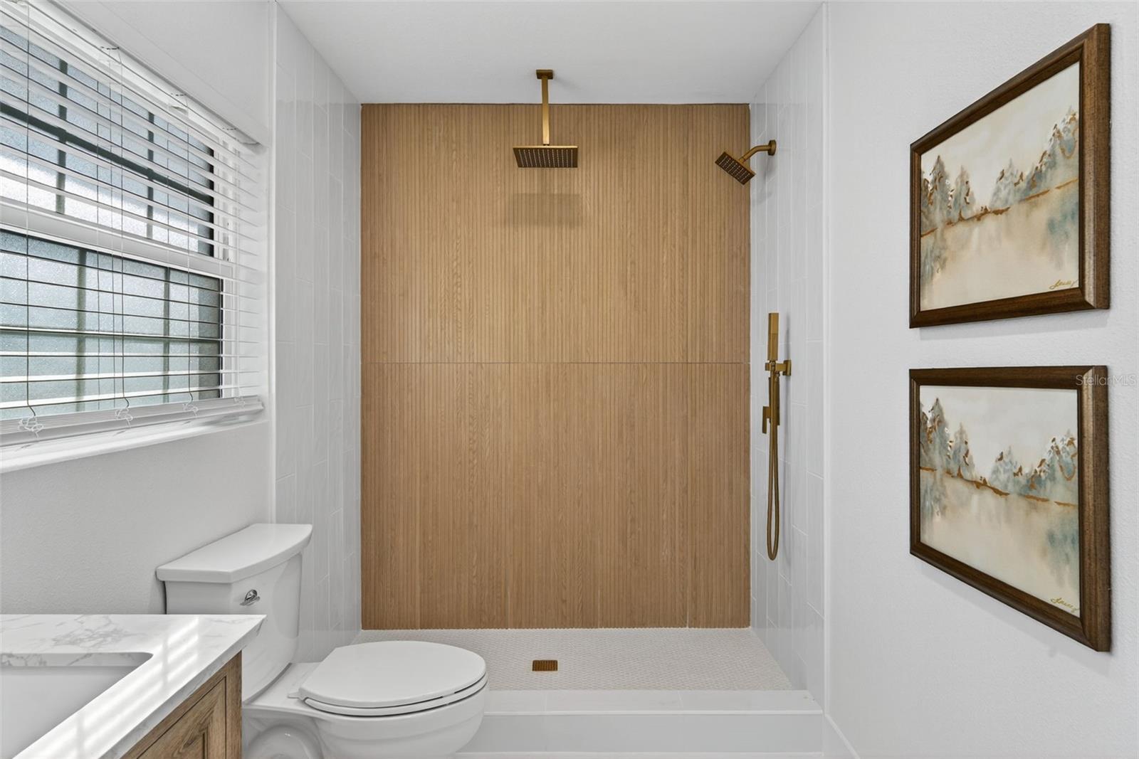 Primary En-Suite Bathroom