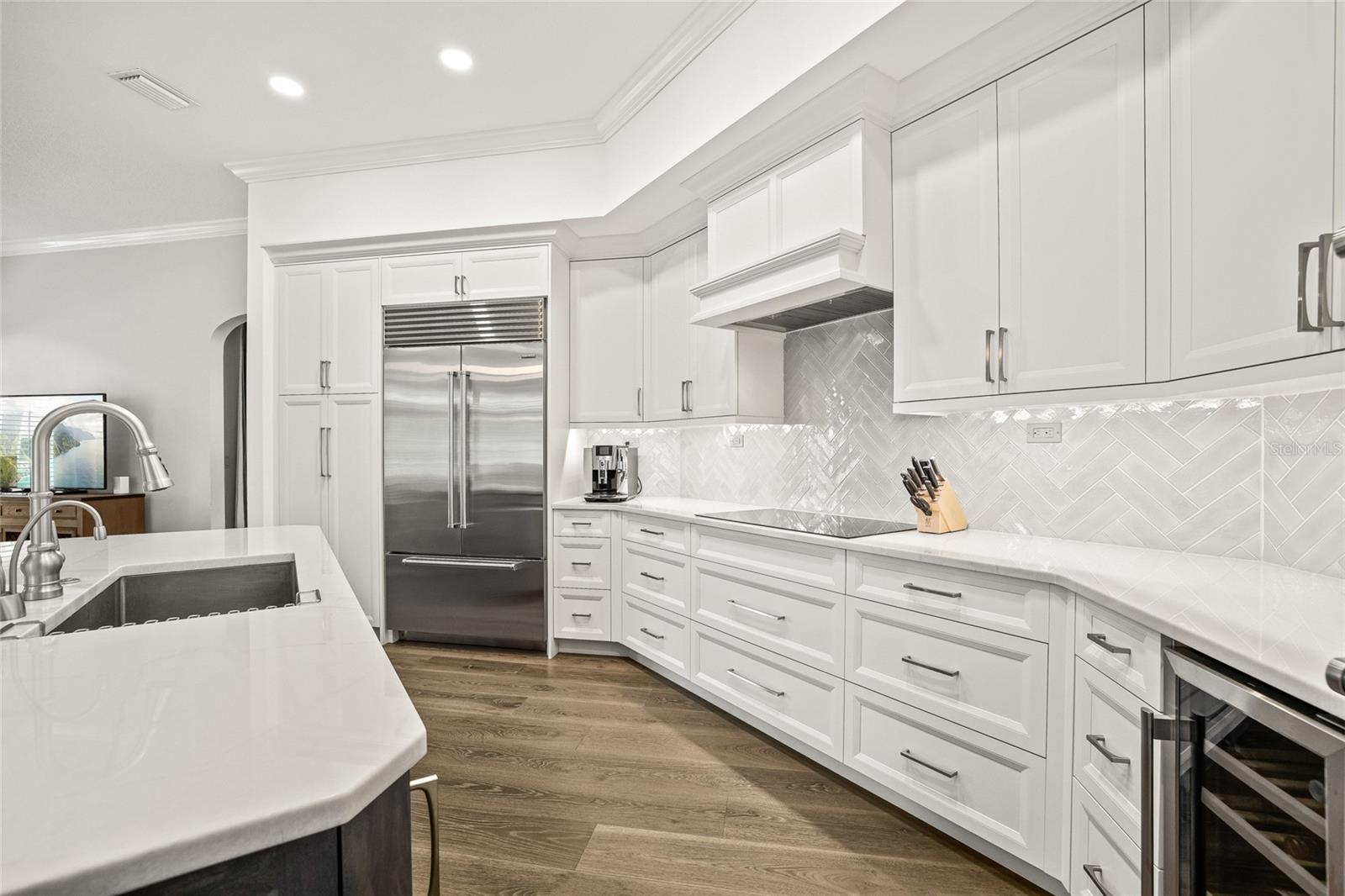 Large space in the kitchen for multiple chefs!