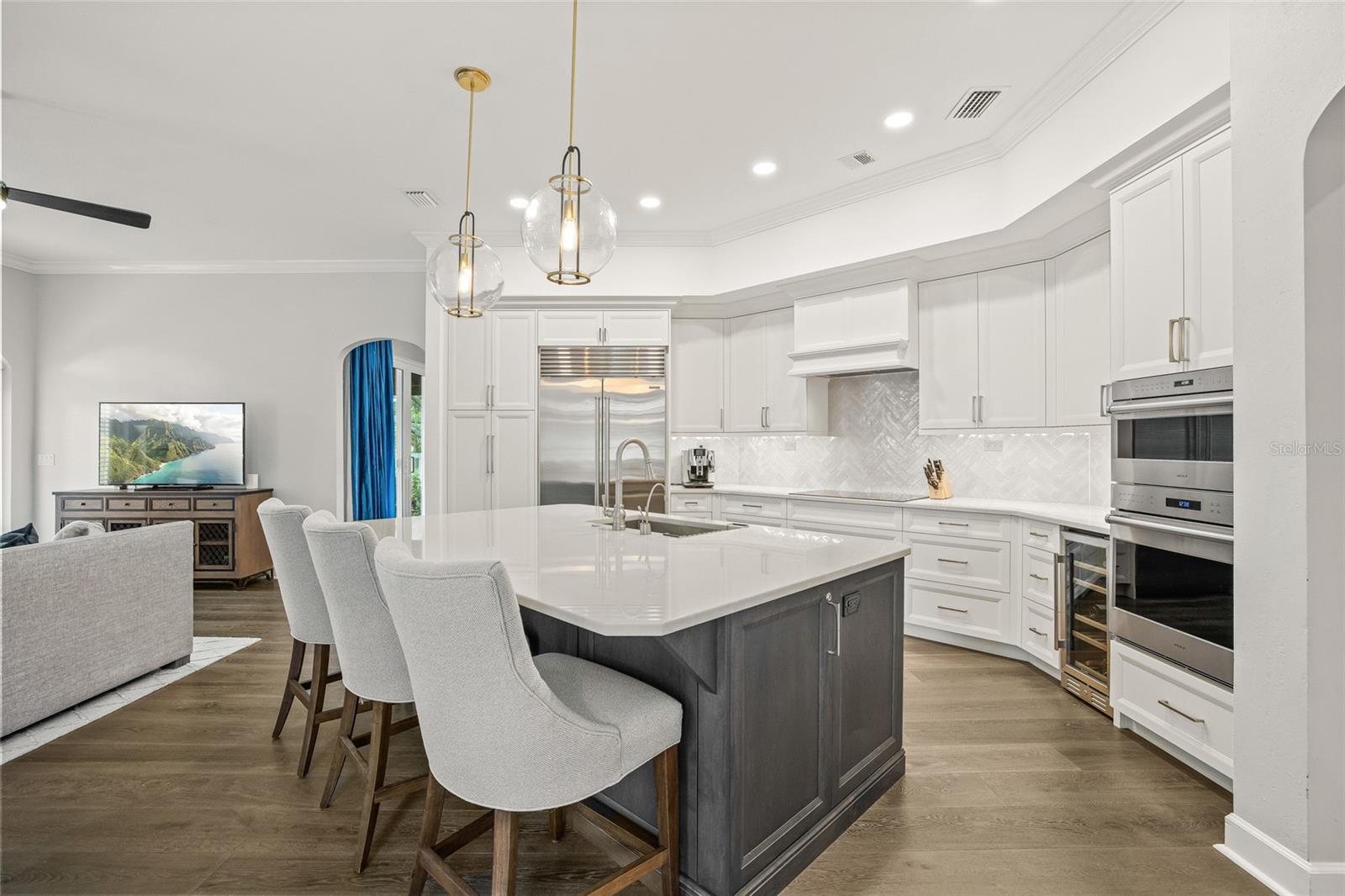 Extra space for casual seating around the breakfast bar.