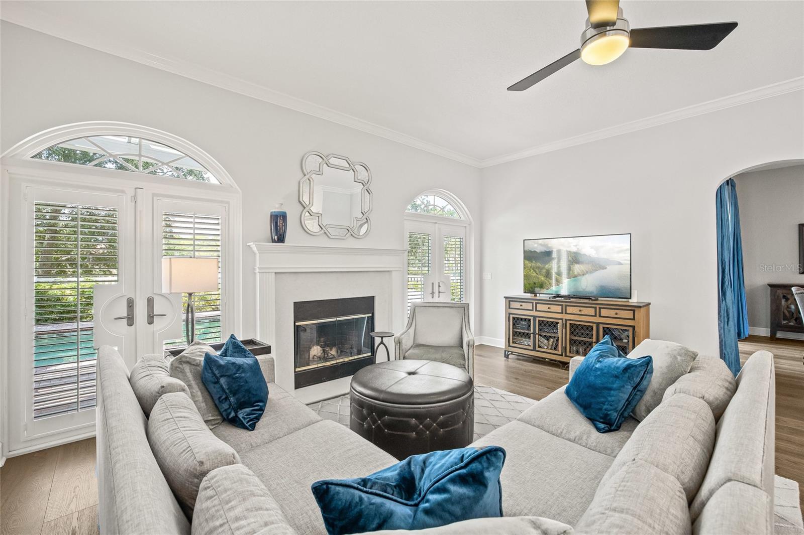Hearth room with those gorgeous views of the pool and lake.