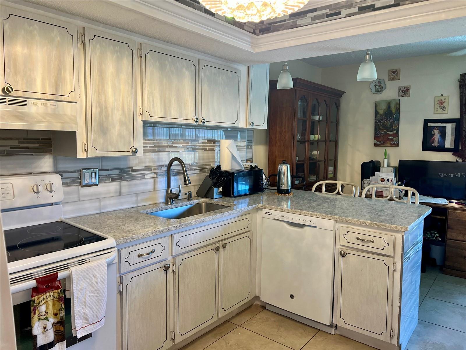 Kitchen w/Dishwasher & Glass Stove