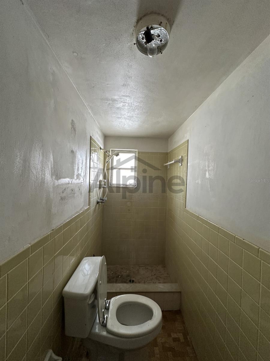 TB8439631