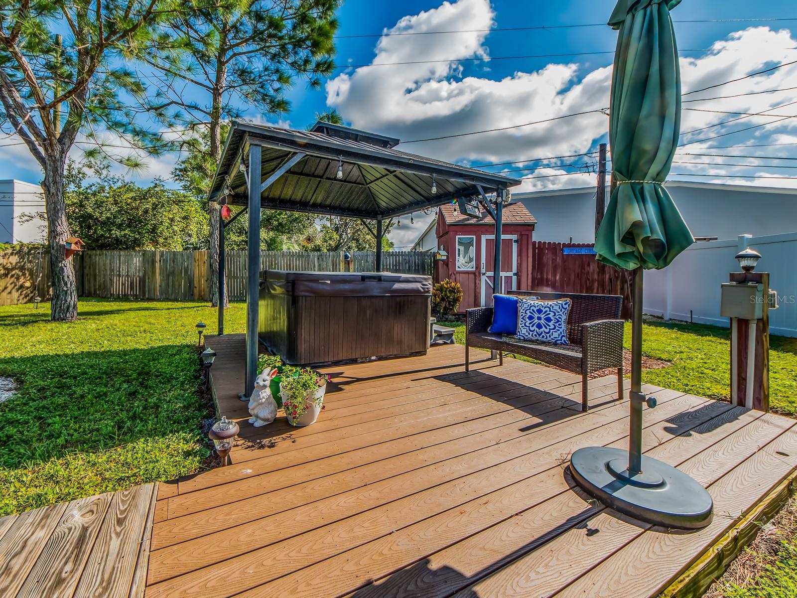 Jacuzzi that stays with the home.