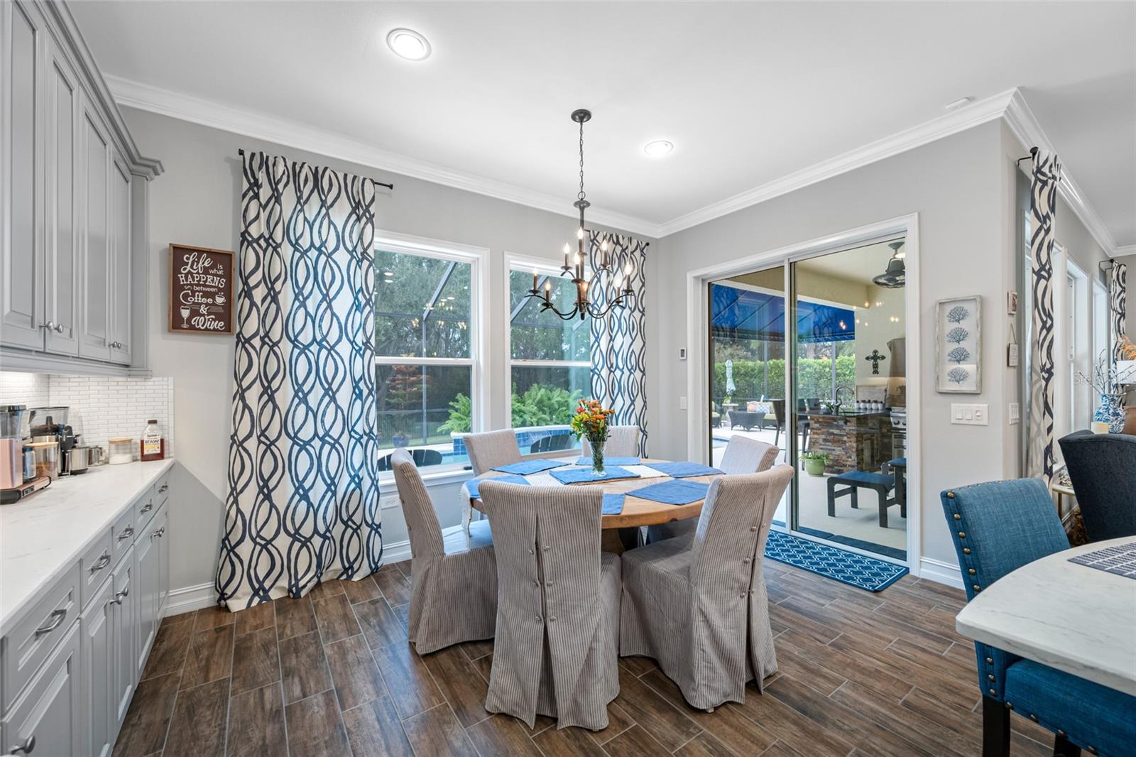 Breakfast area