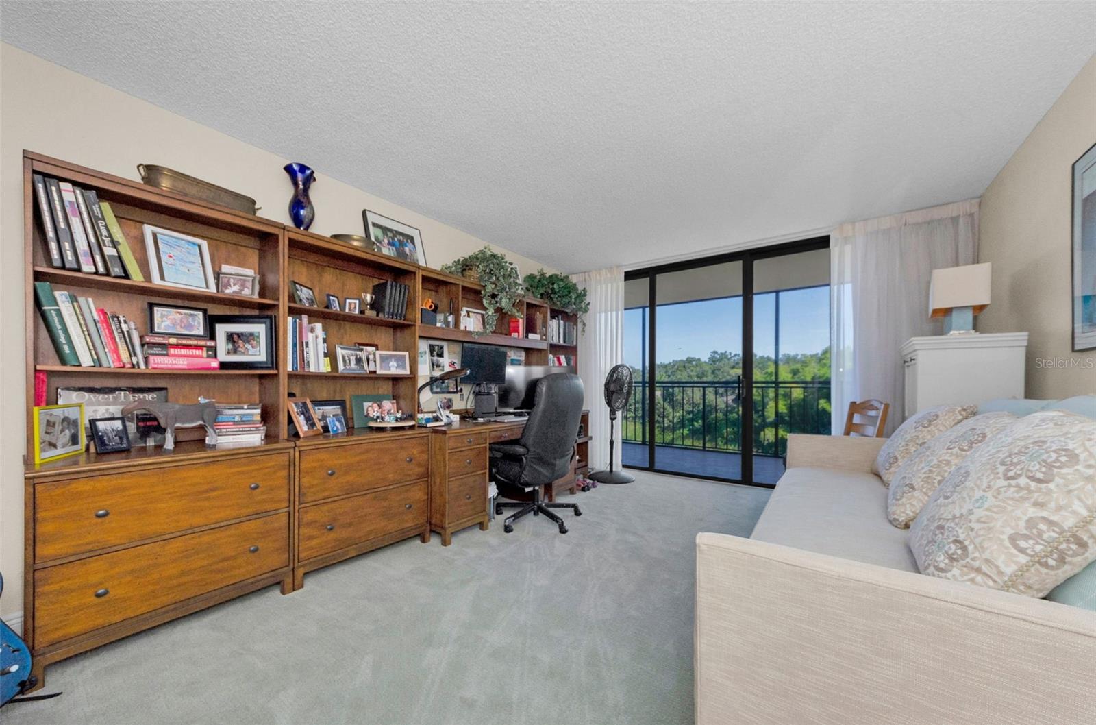 Office/2nd bedroom with great water views!