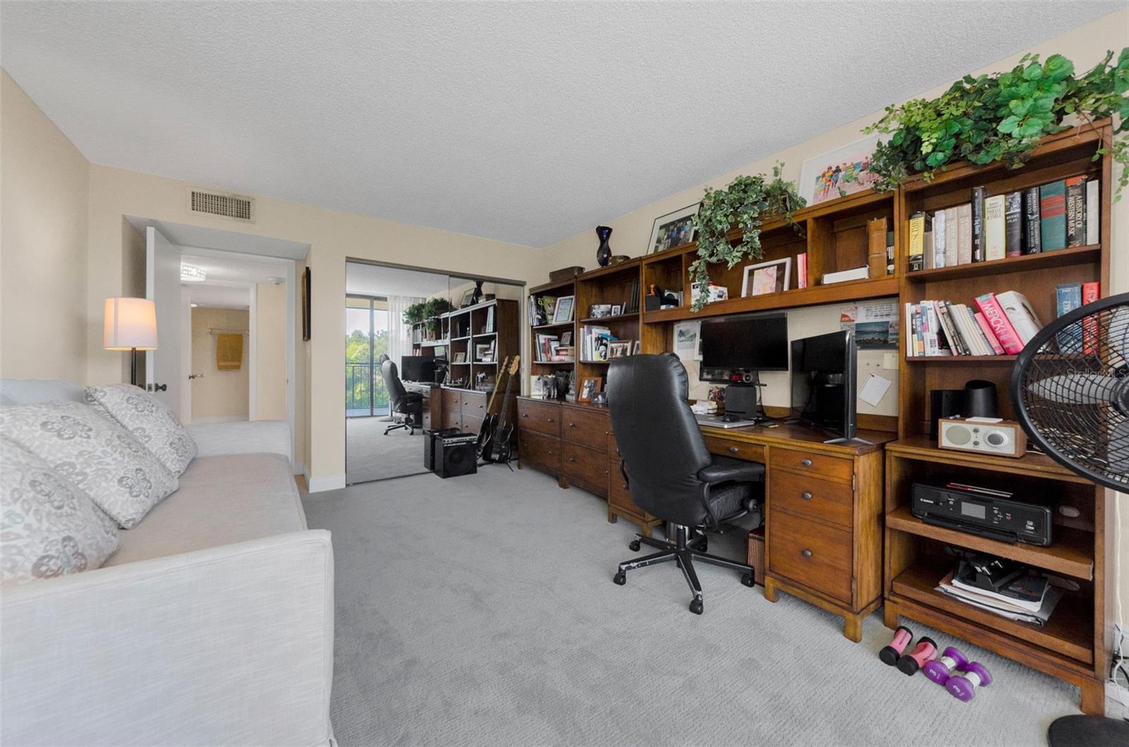 This room has a lovely daybed.