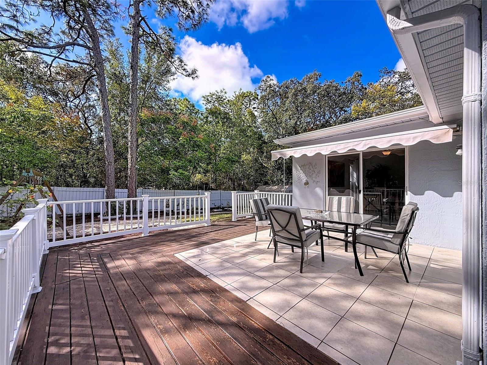 Big deck with retractable awning!