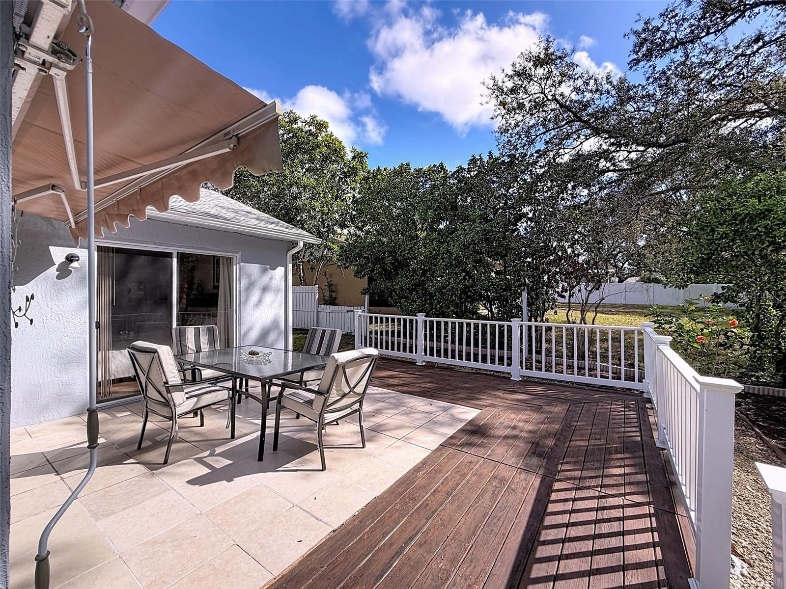 Big deck with retractable awning!