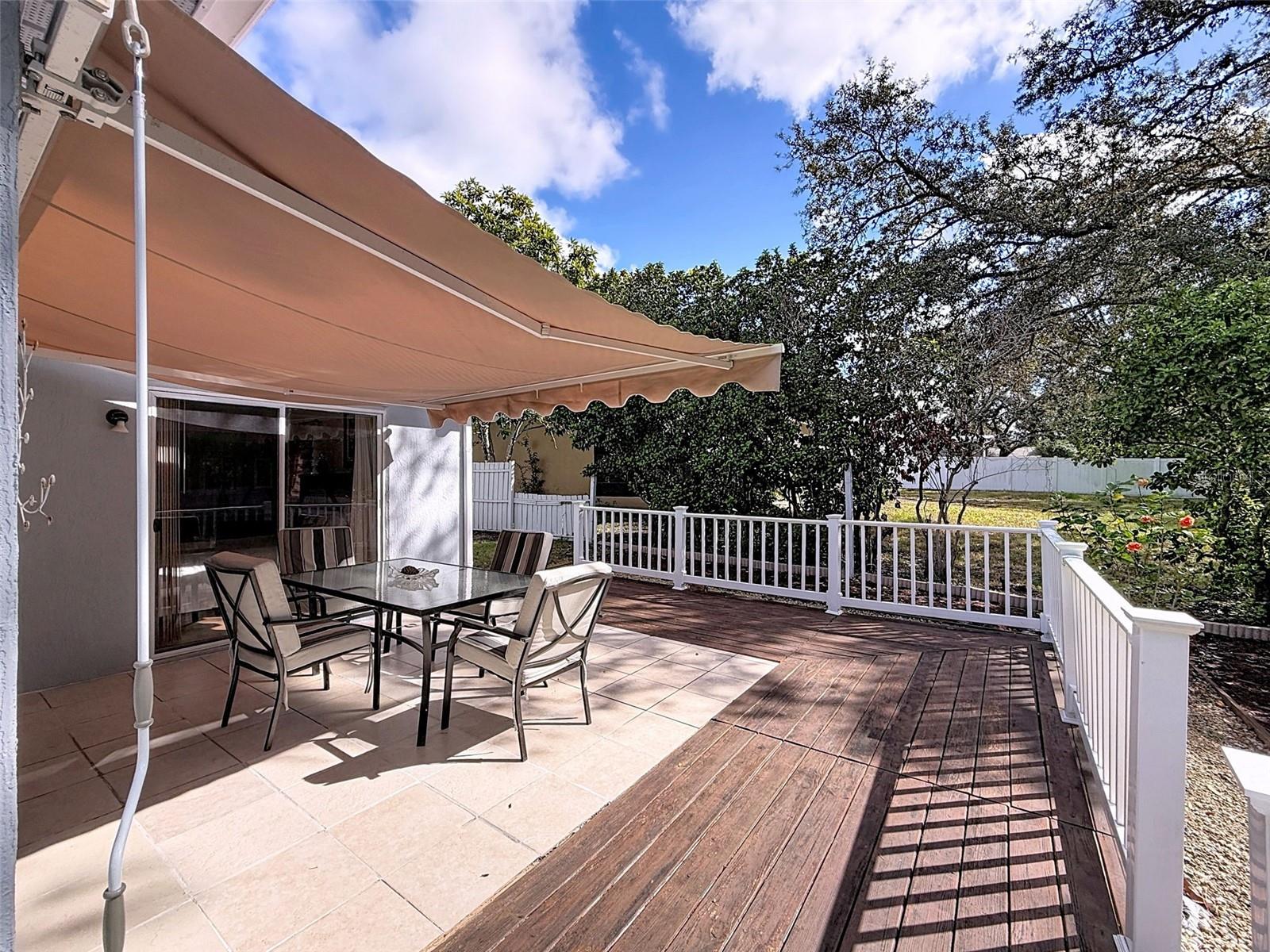 Big deck with retractable awning!