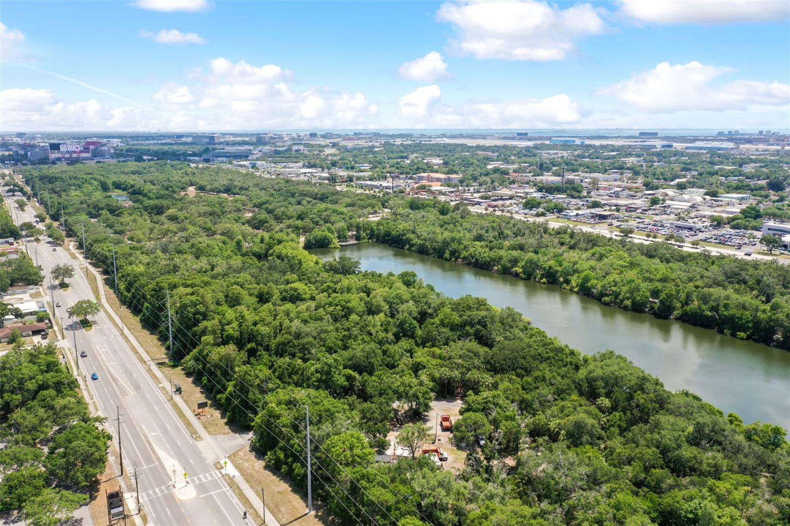 AI LOPEZ PARK, 7 minutes driving