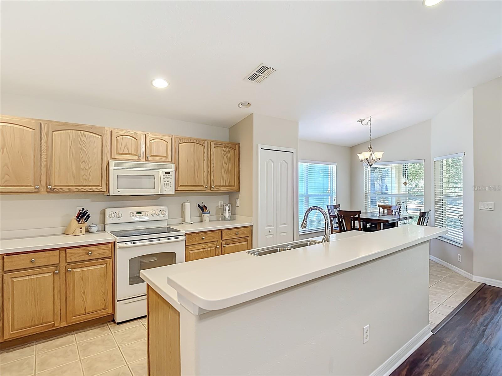 Kitchen - Casual Eating Area