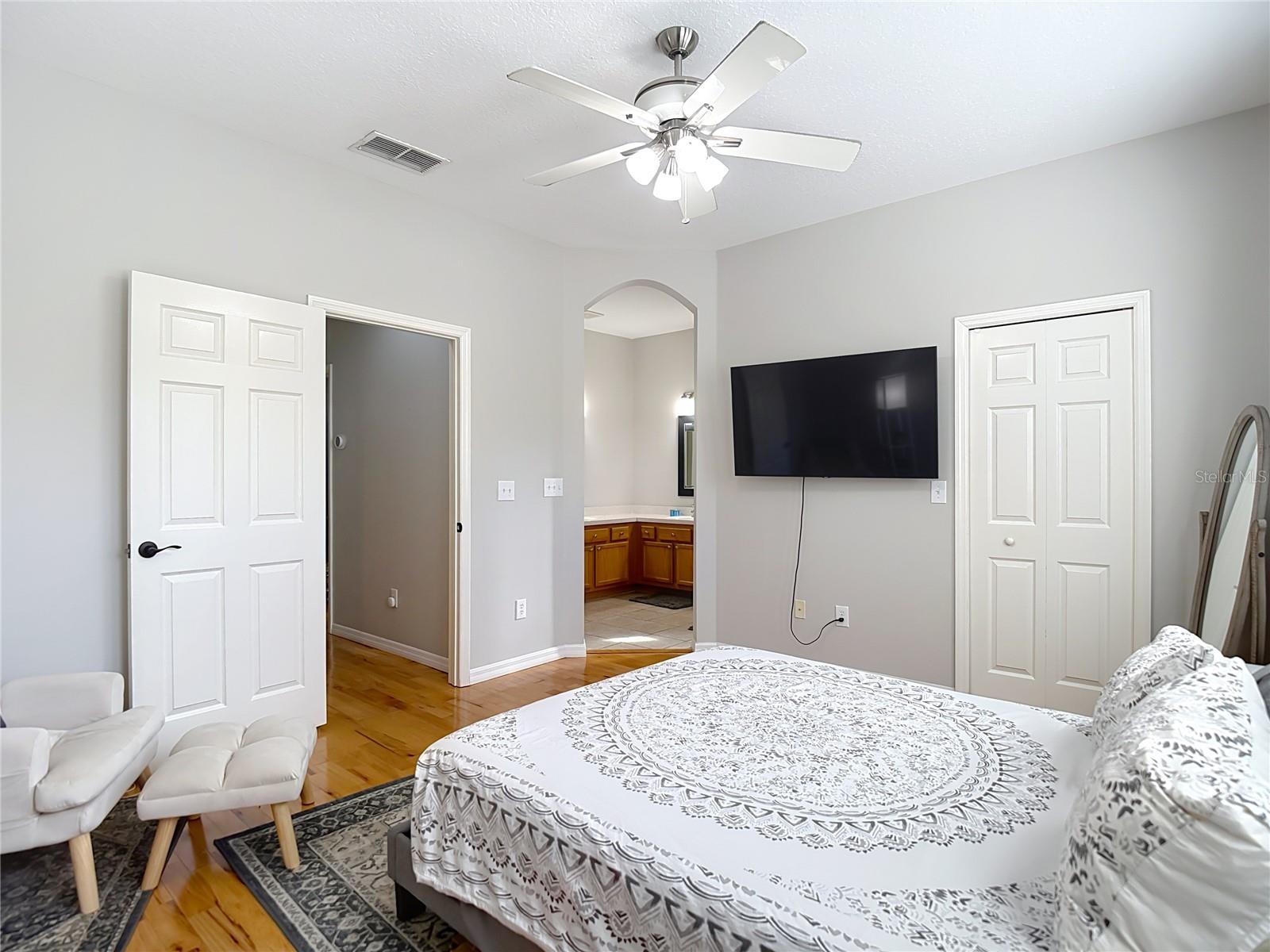View towards ensuite from primary bedroom