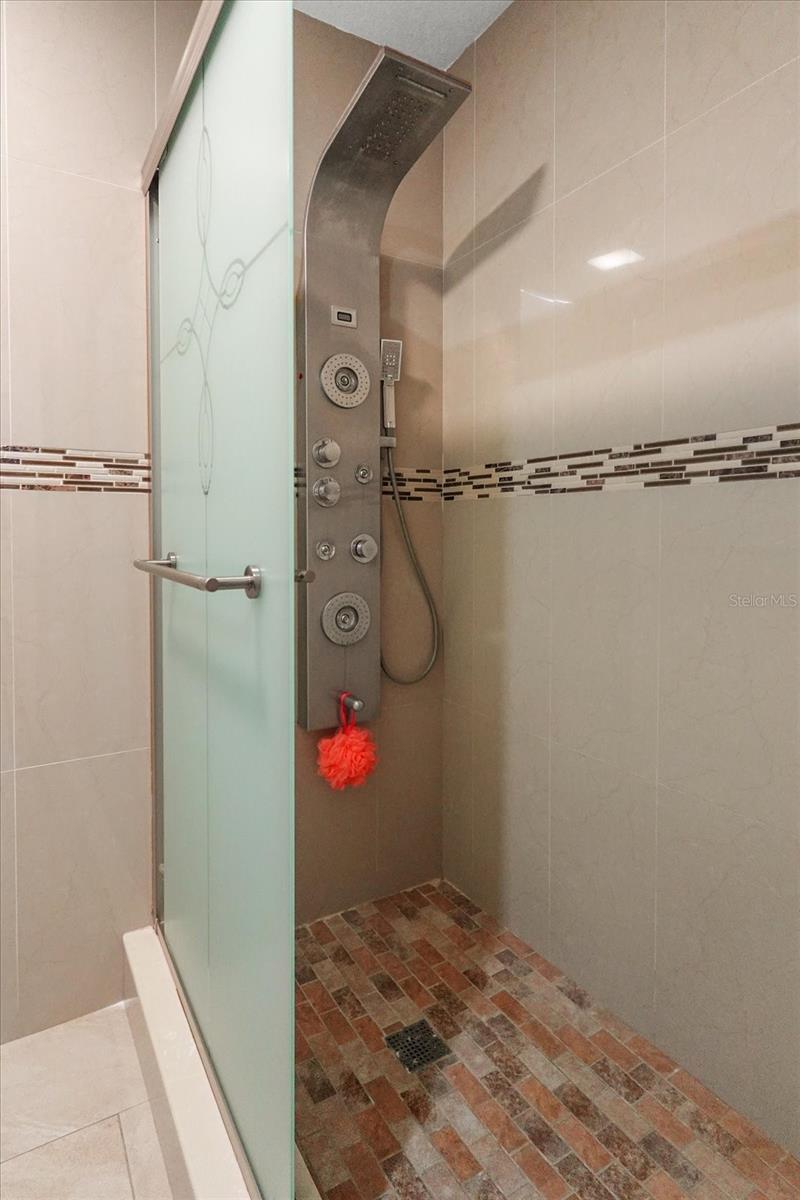 TB8439827