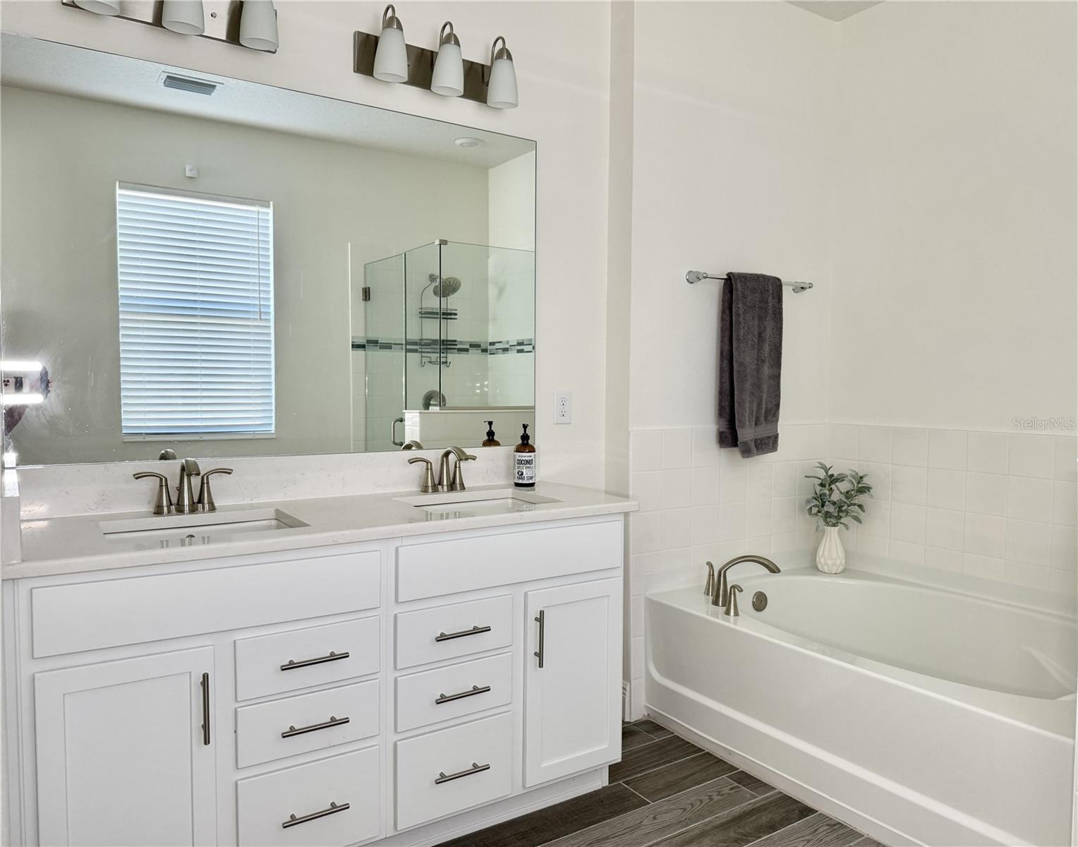 Primary En Suite Bath - Garden Tub