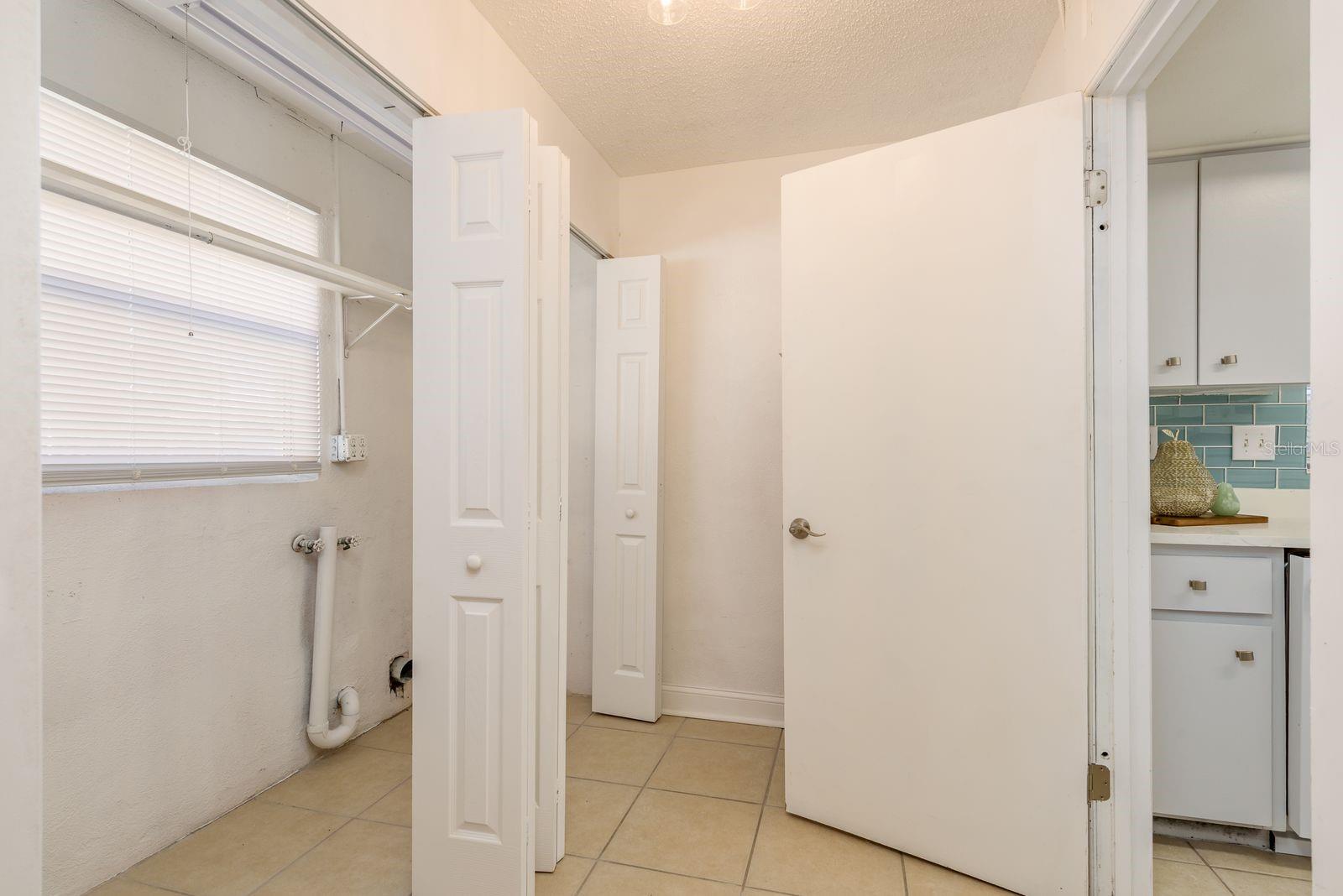 Washer/Dryer Hook-Ups