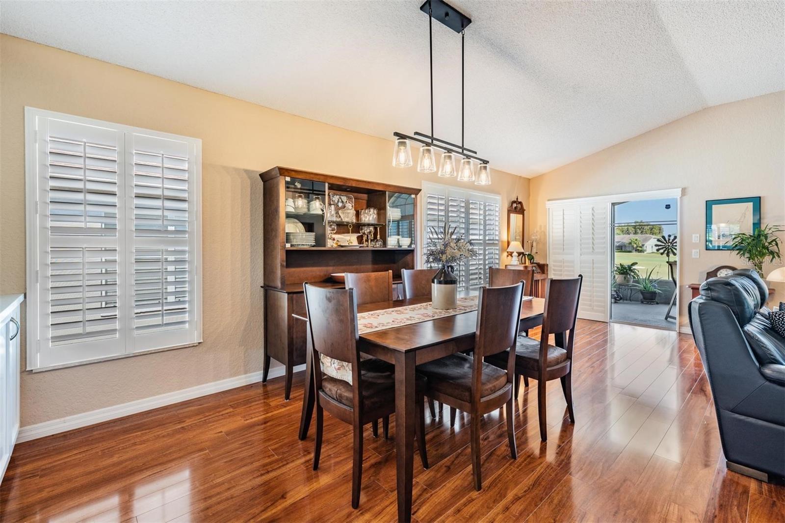 Dining area with lanai and golf course view