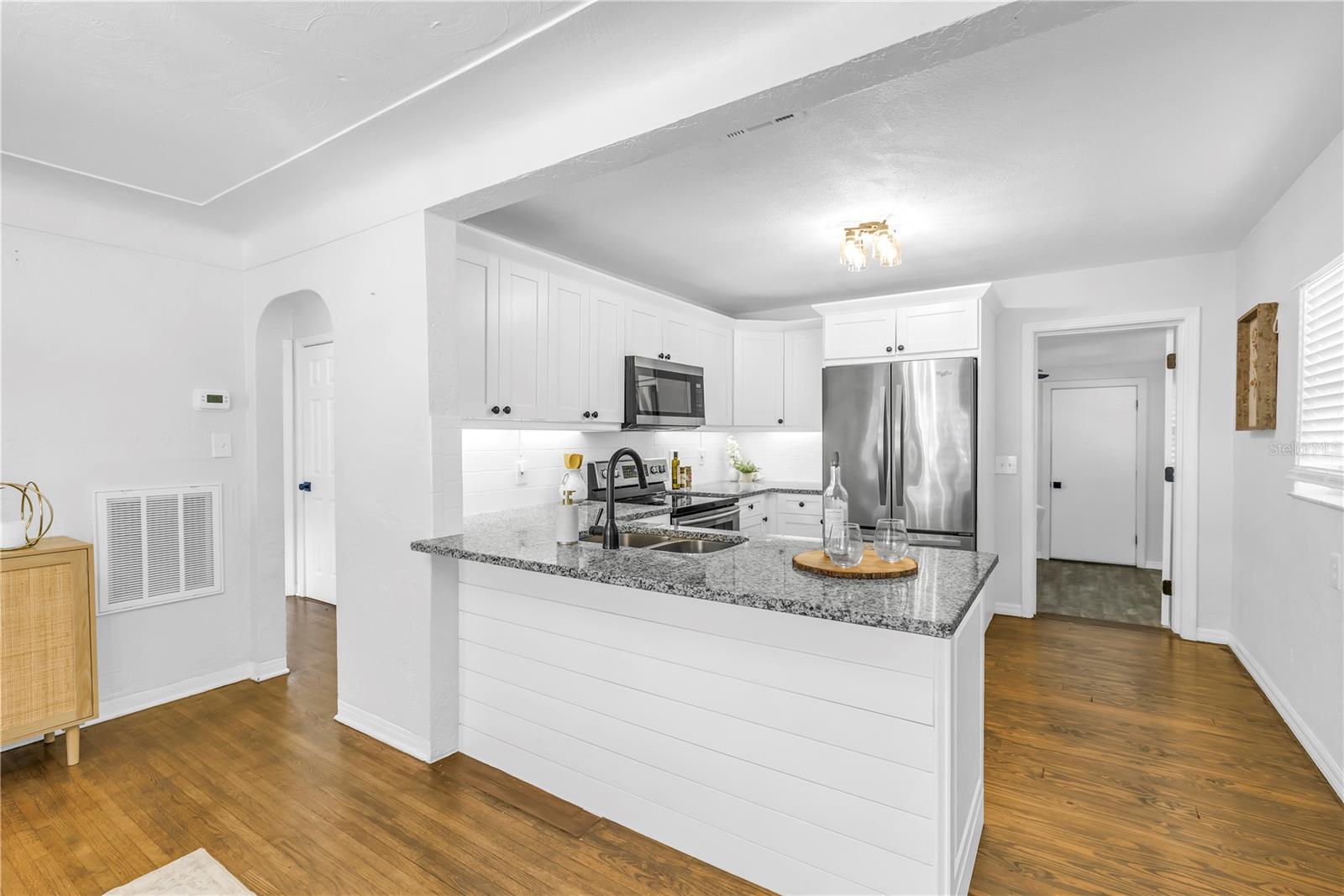 Eat In Kitchen / Breakfast Bar