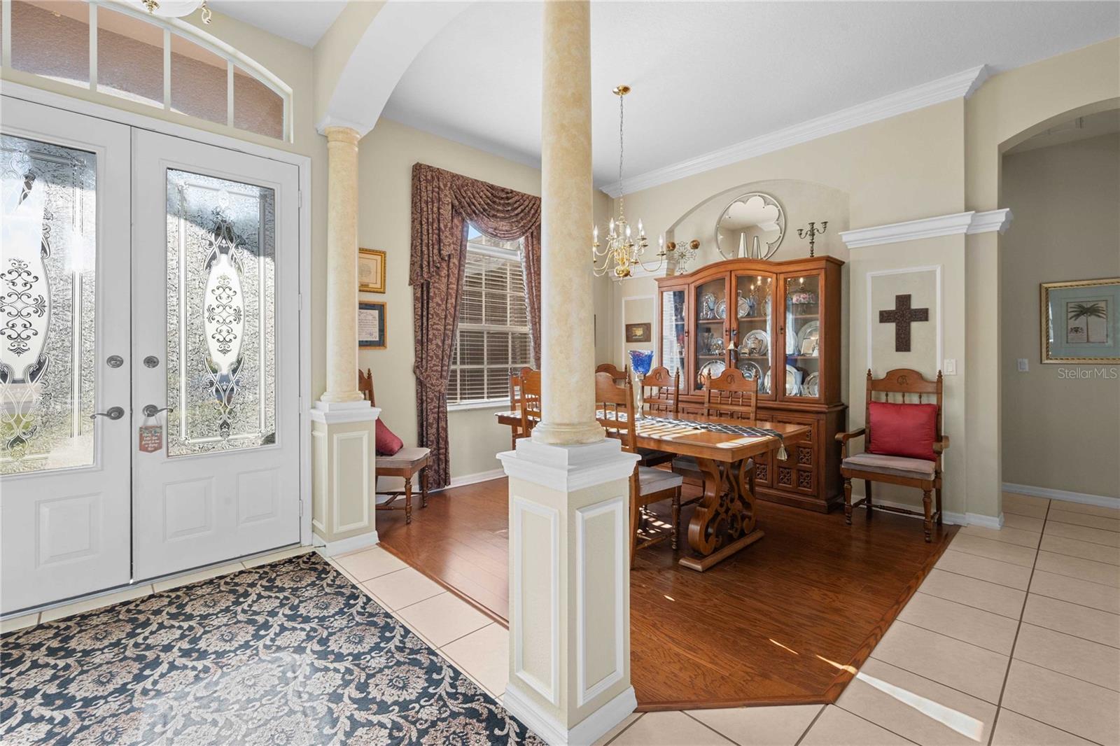 Formal Dining Room/Entry Way