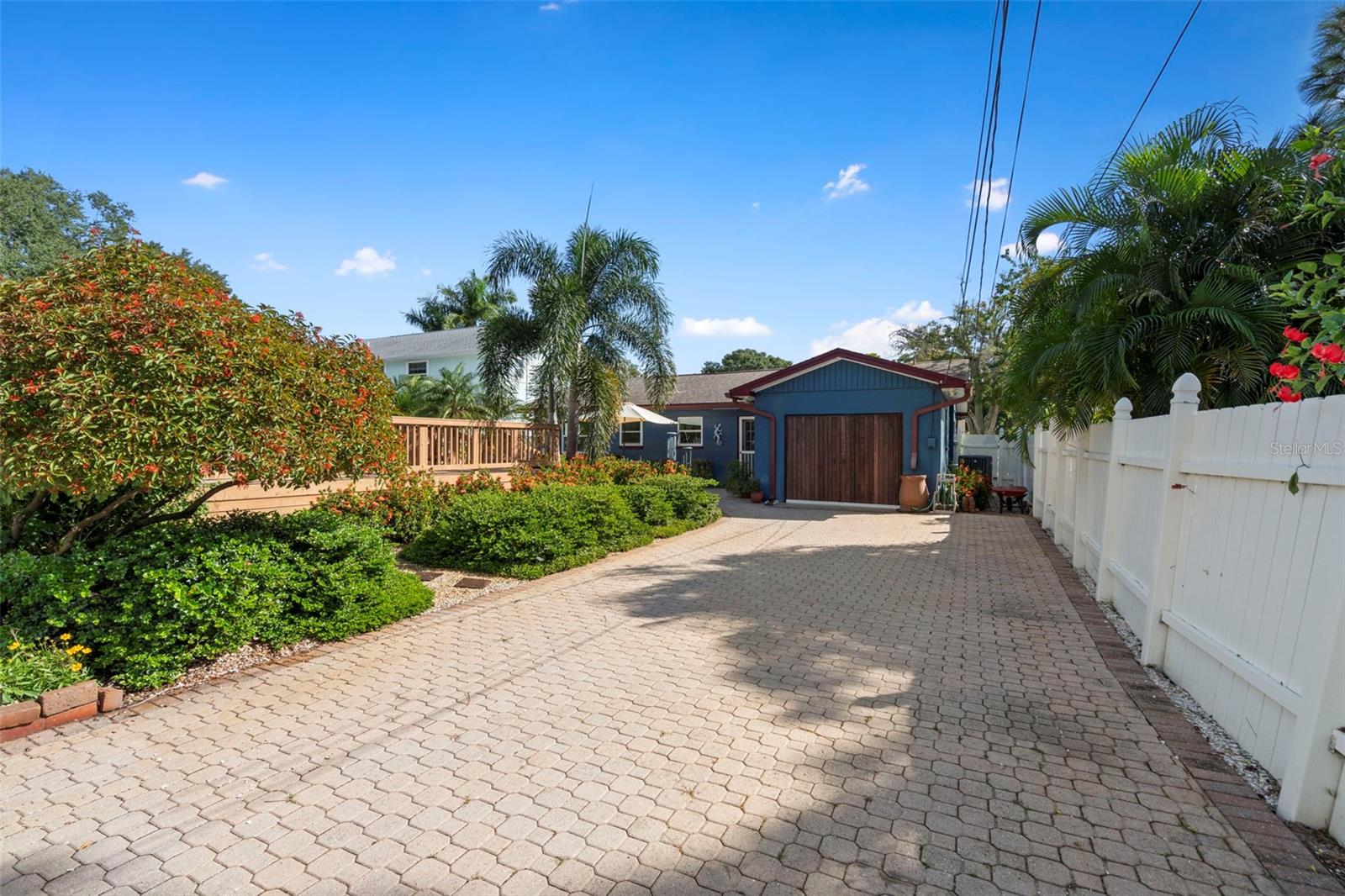 Extra parking, perfect for an RV, boat and golfcart.