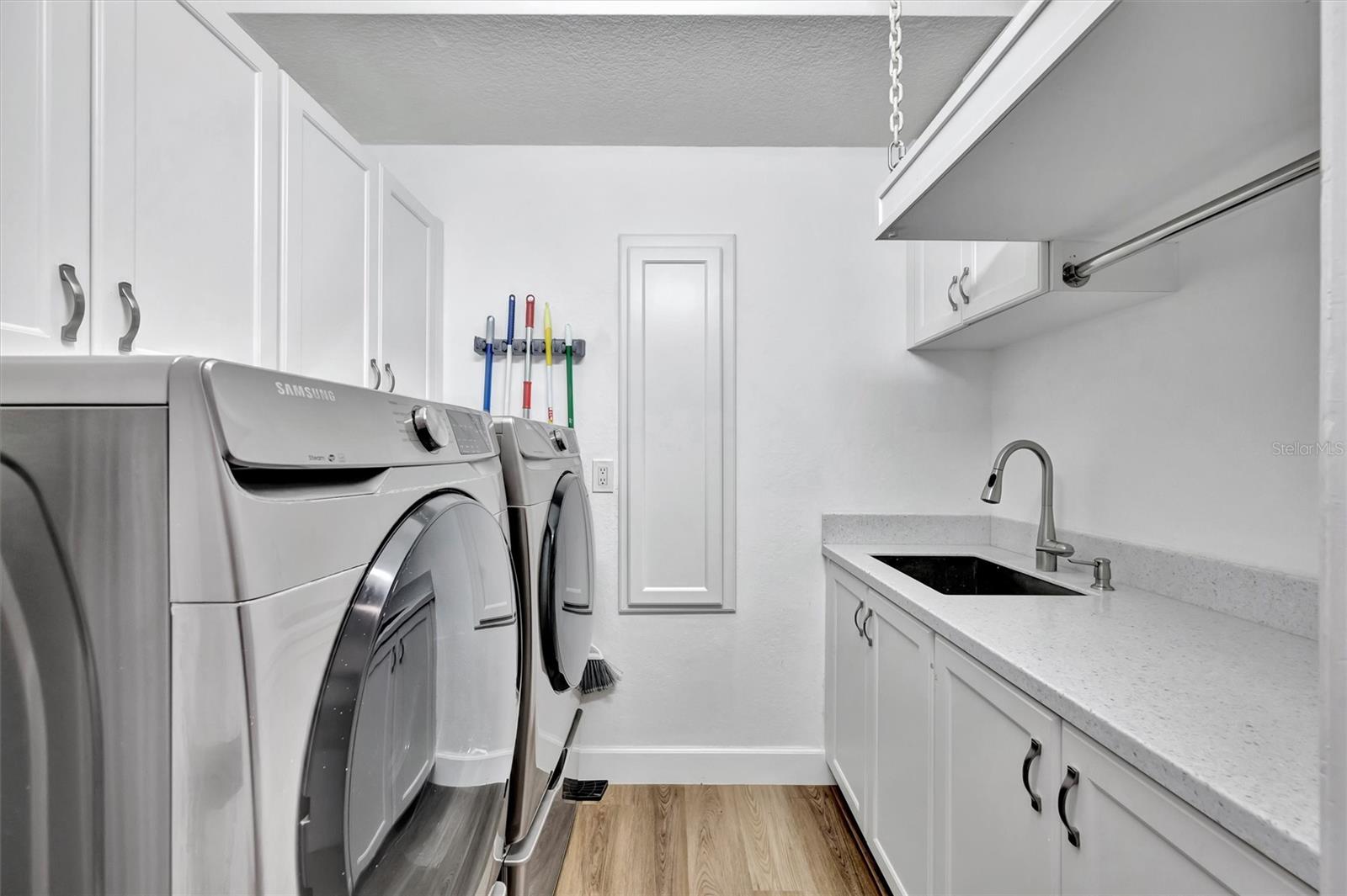 laundry room, 2nd floor