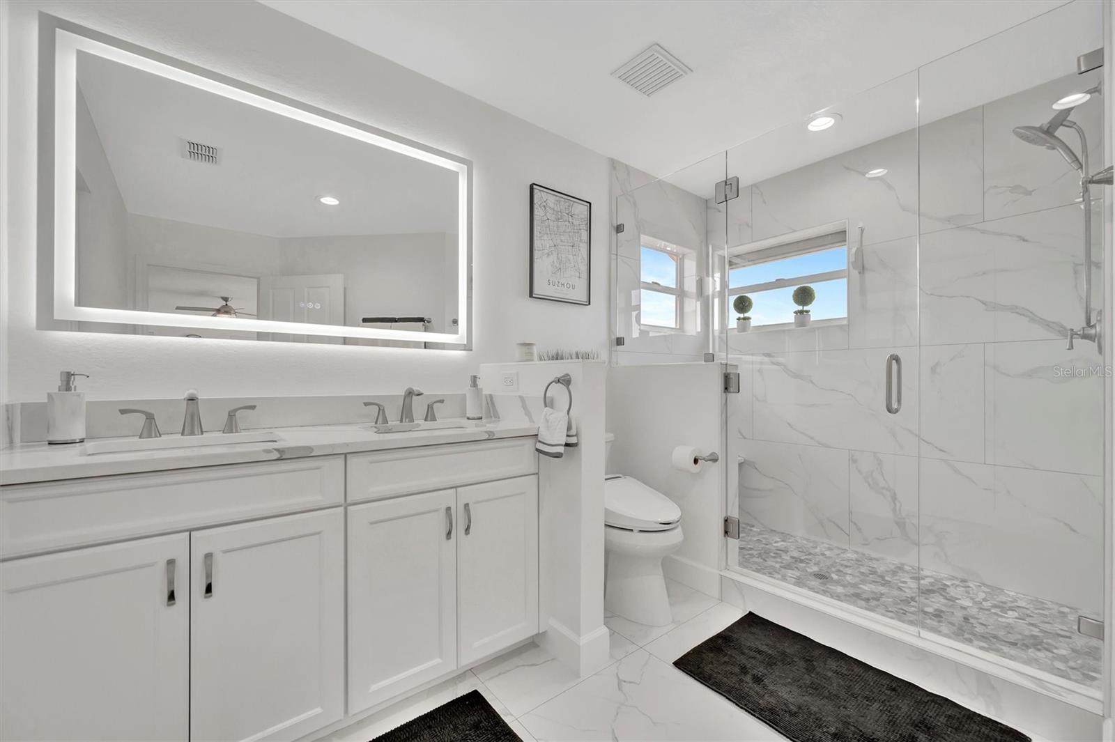 primary bathroom, 3rd floor