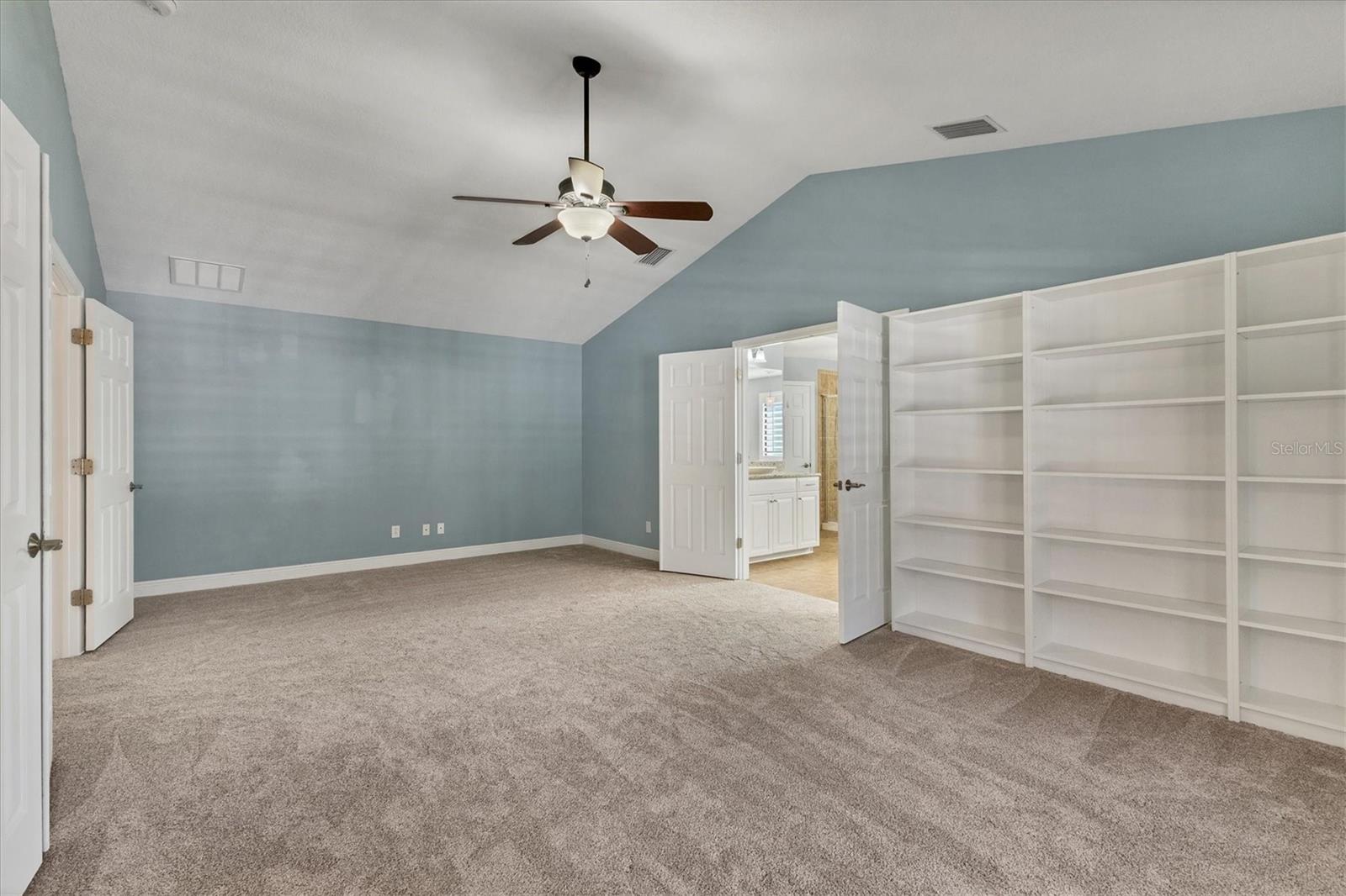 Built-in shelving for your books, decor and more!