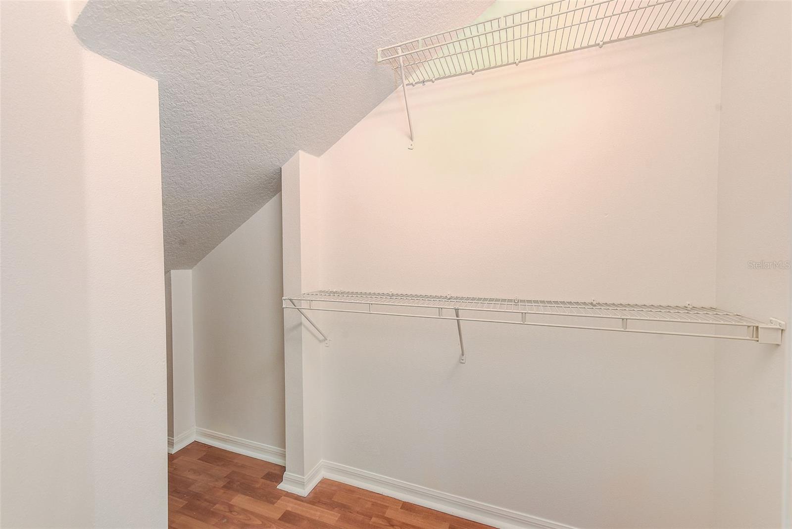 MASTER WALK-IN CLOSET