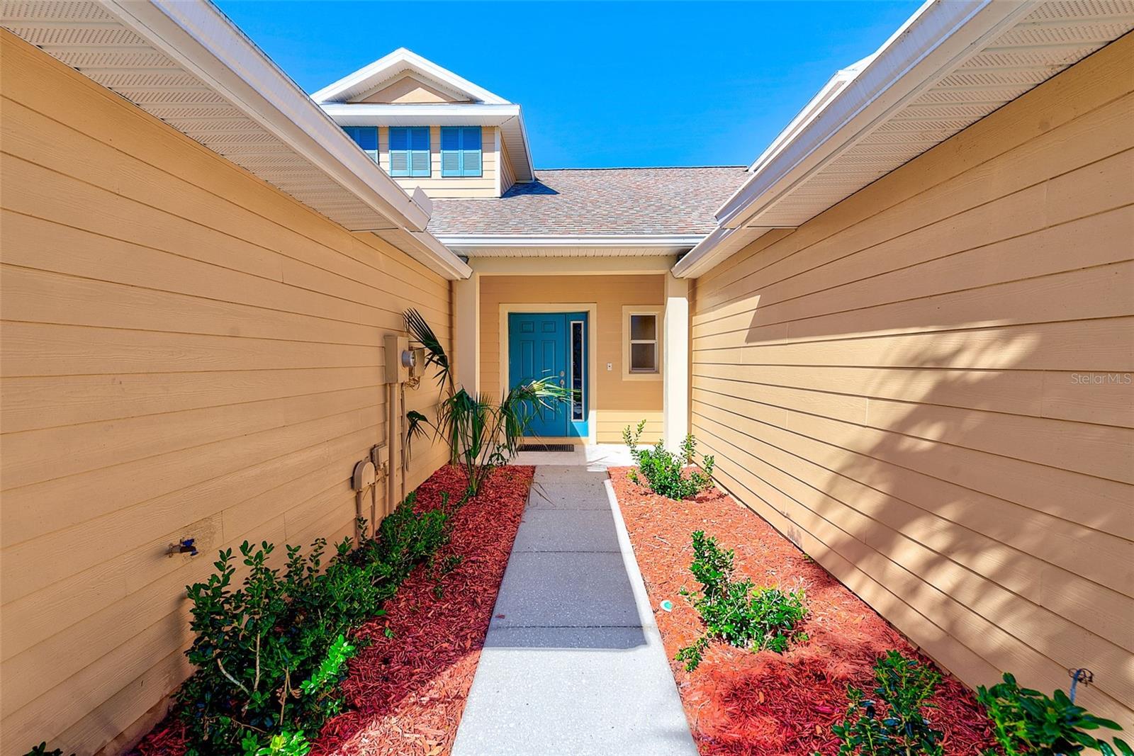 ENTRYWAY-WALKWAY
