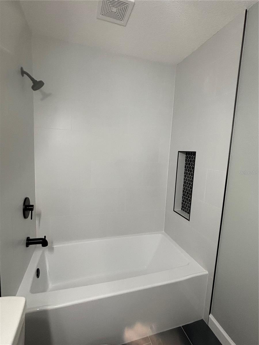 Primary Bath tub/shower
