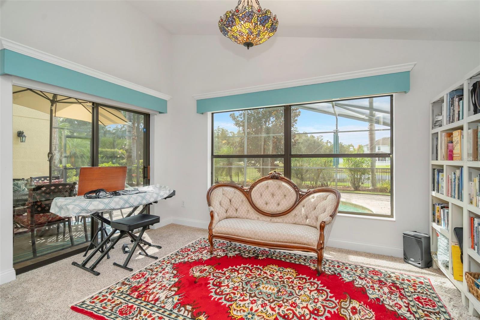 Primary bedroom sitting area