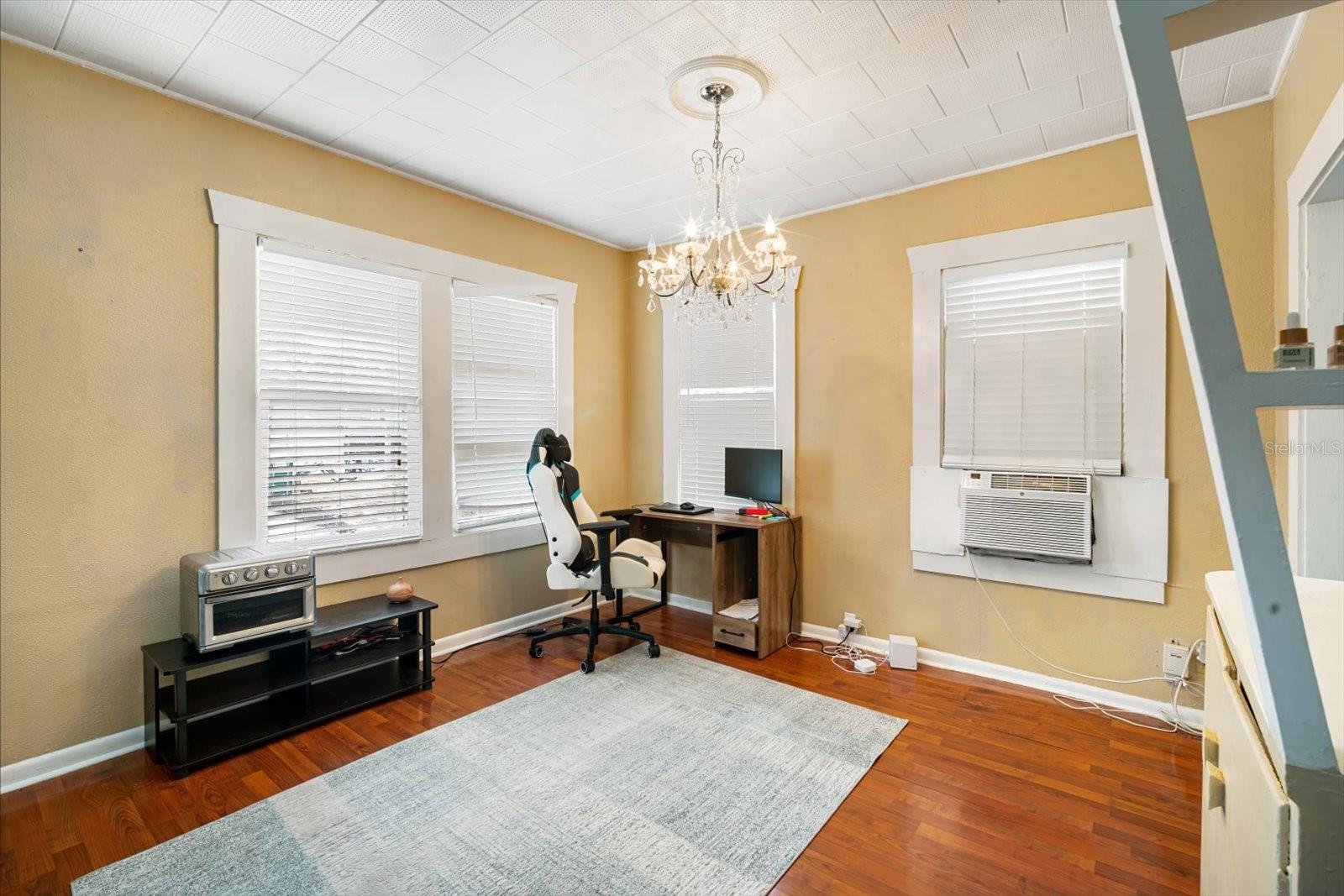 Unit B Dining /Living