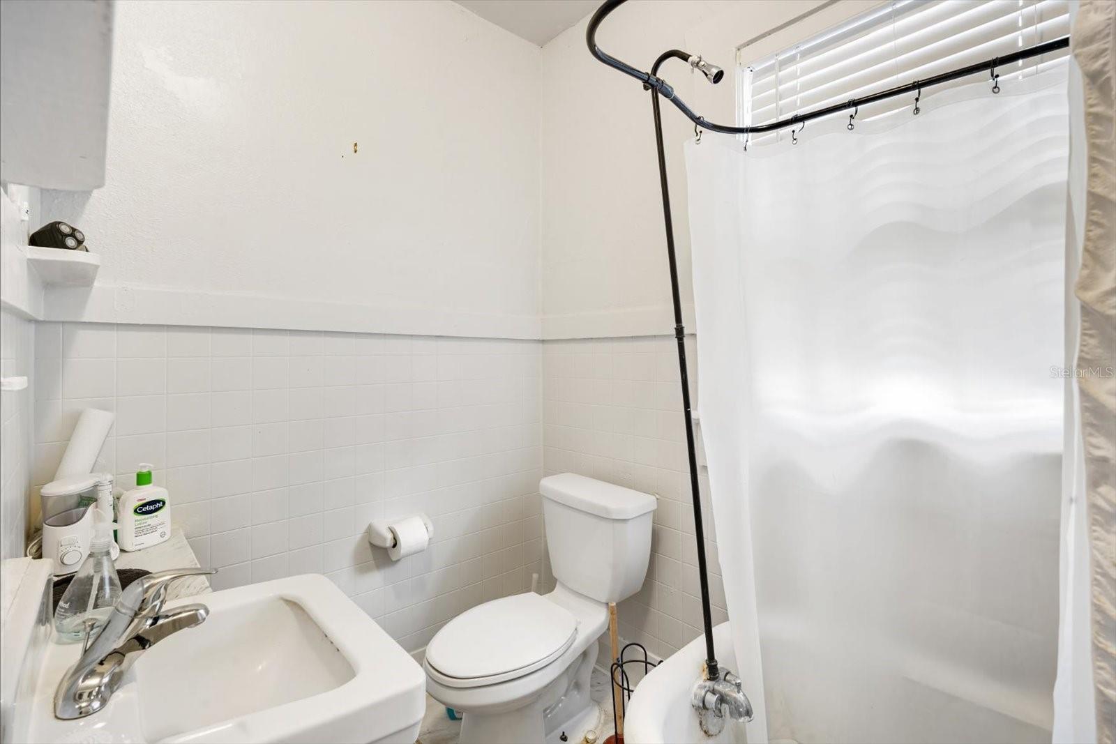 Unit B Bathroom,