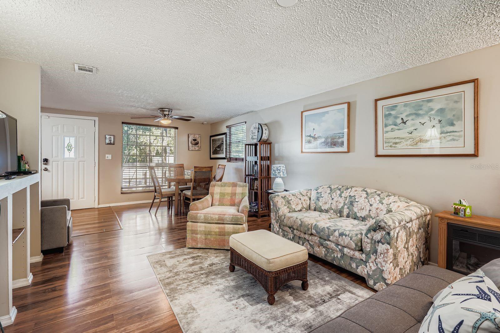 Living room / Dining room 2