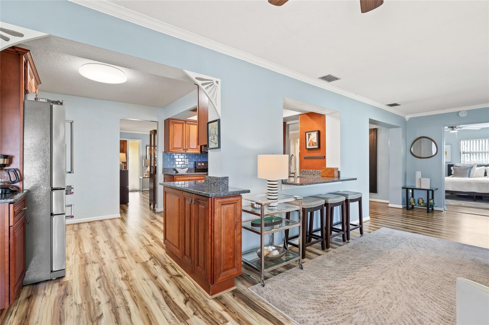 Bartop Seating in Florida Rooms Opens to Kitchen