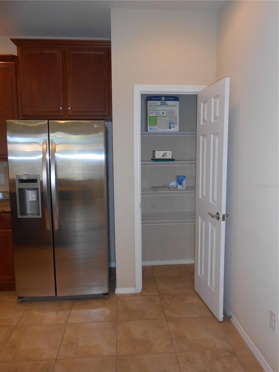 CLOSET PANTRY