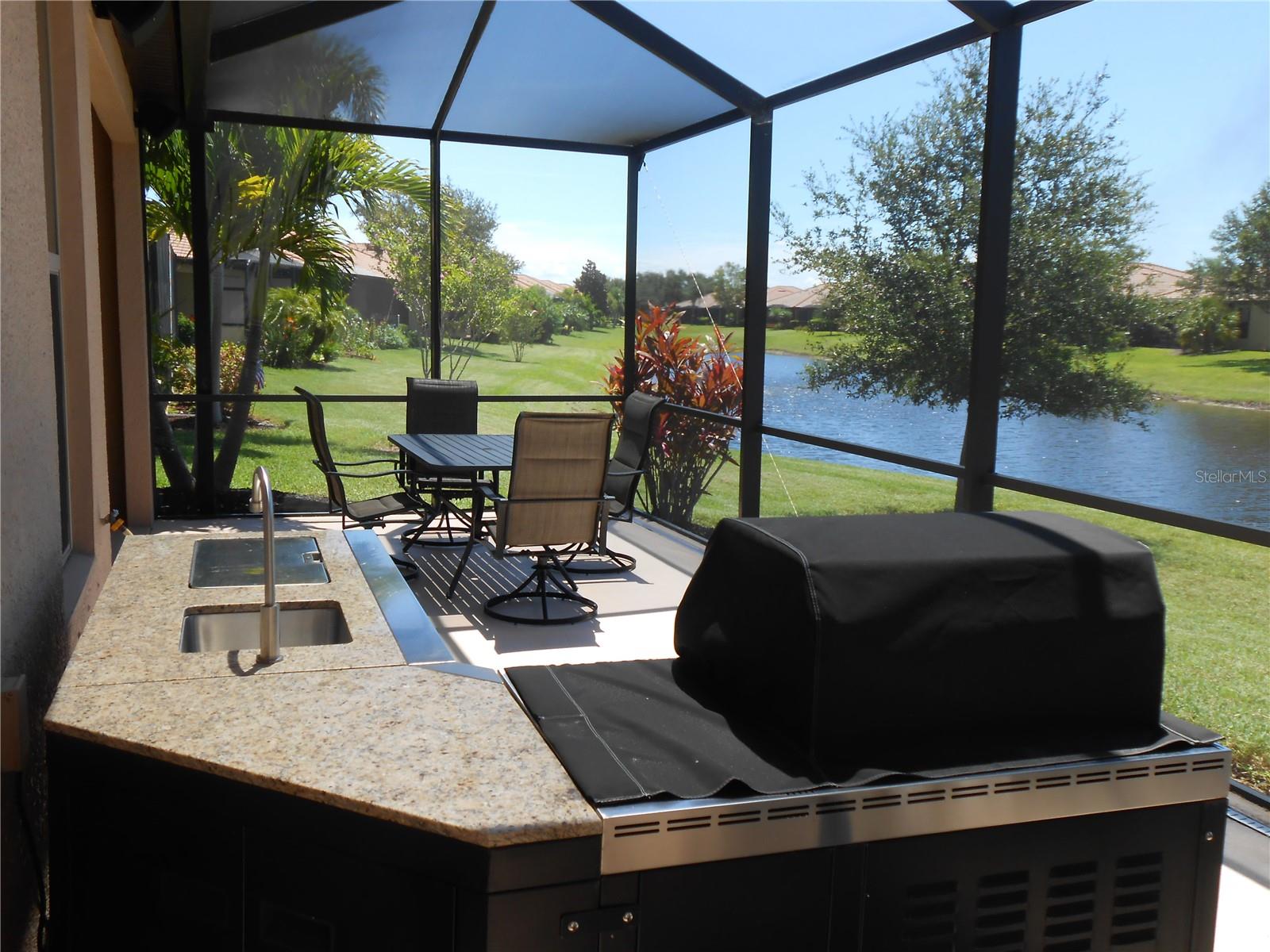 SCREENED LANAI