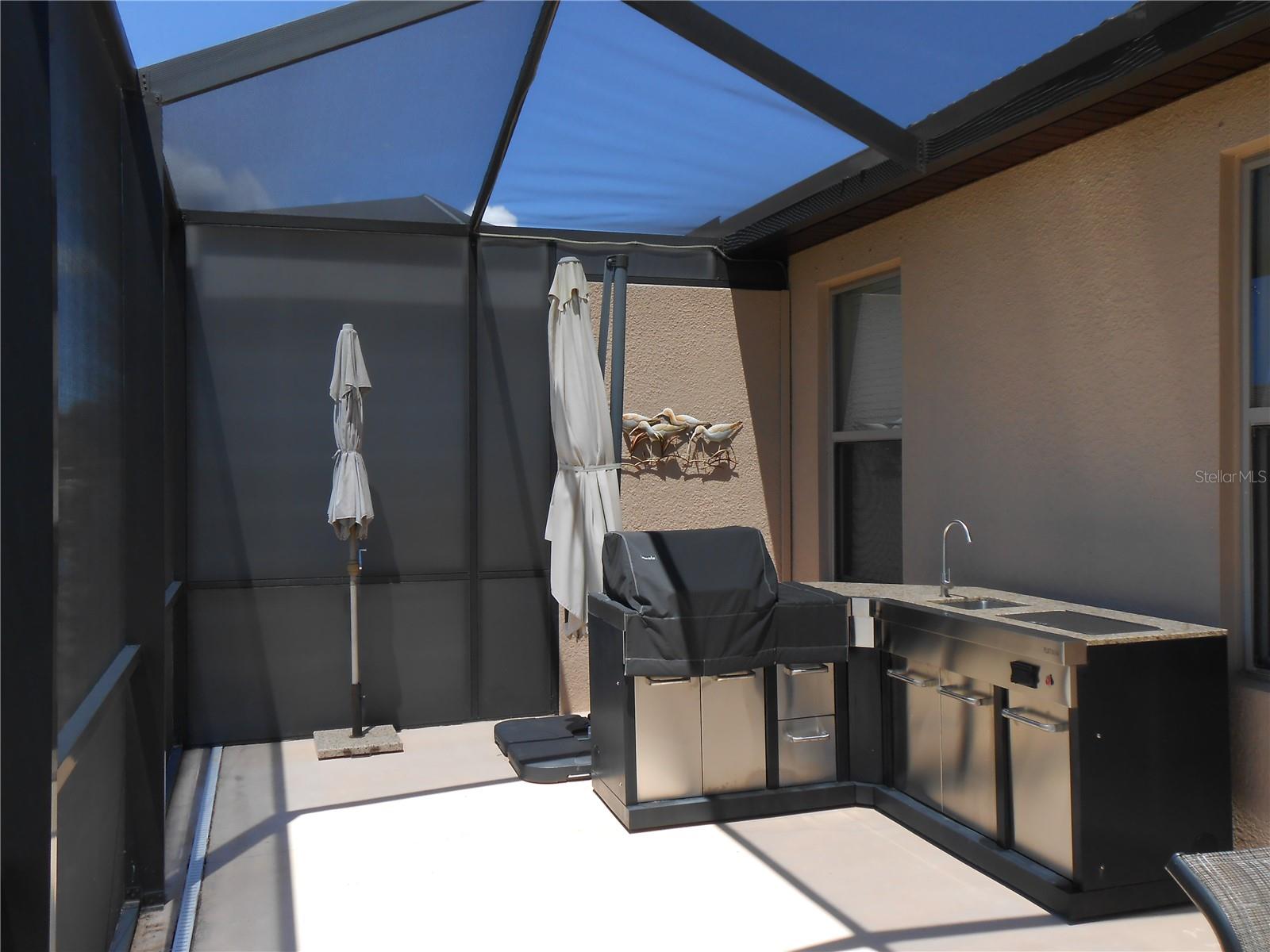 SCREENED LANAI