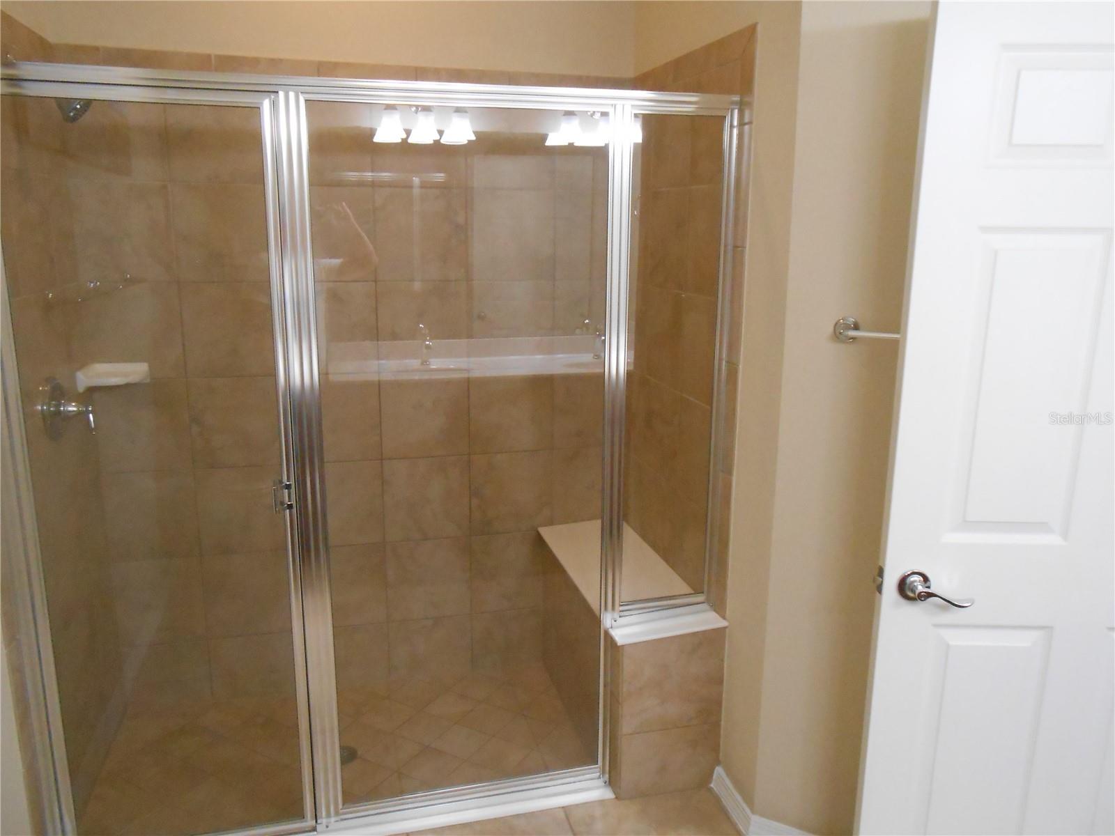 TILED SHOWER WITH SEAT