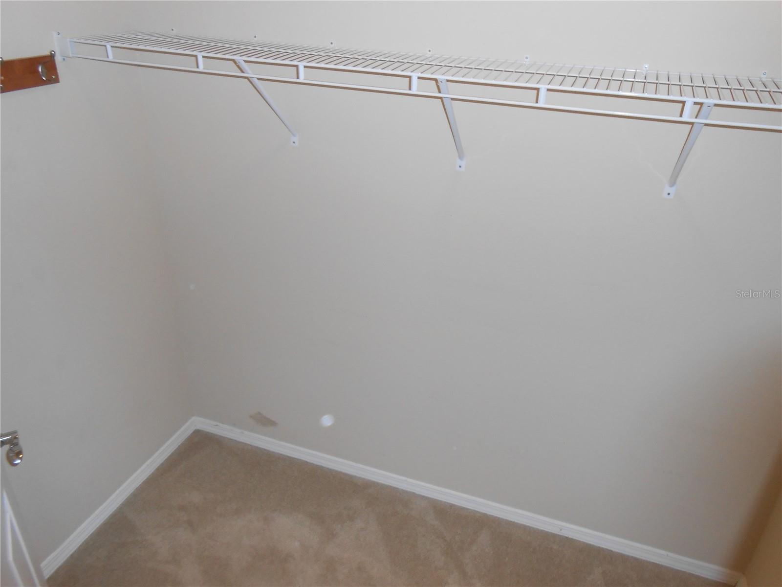 WALK IN CLOSET