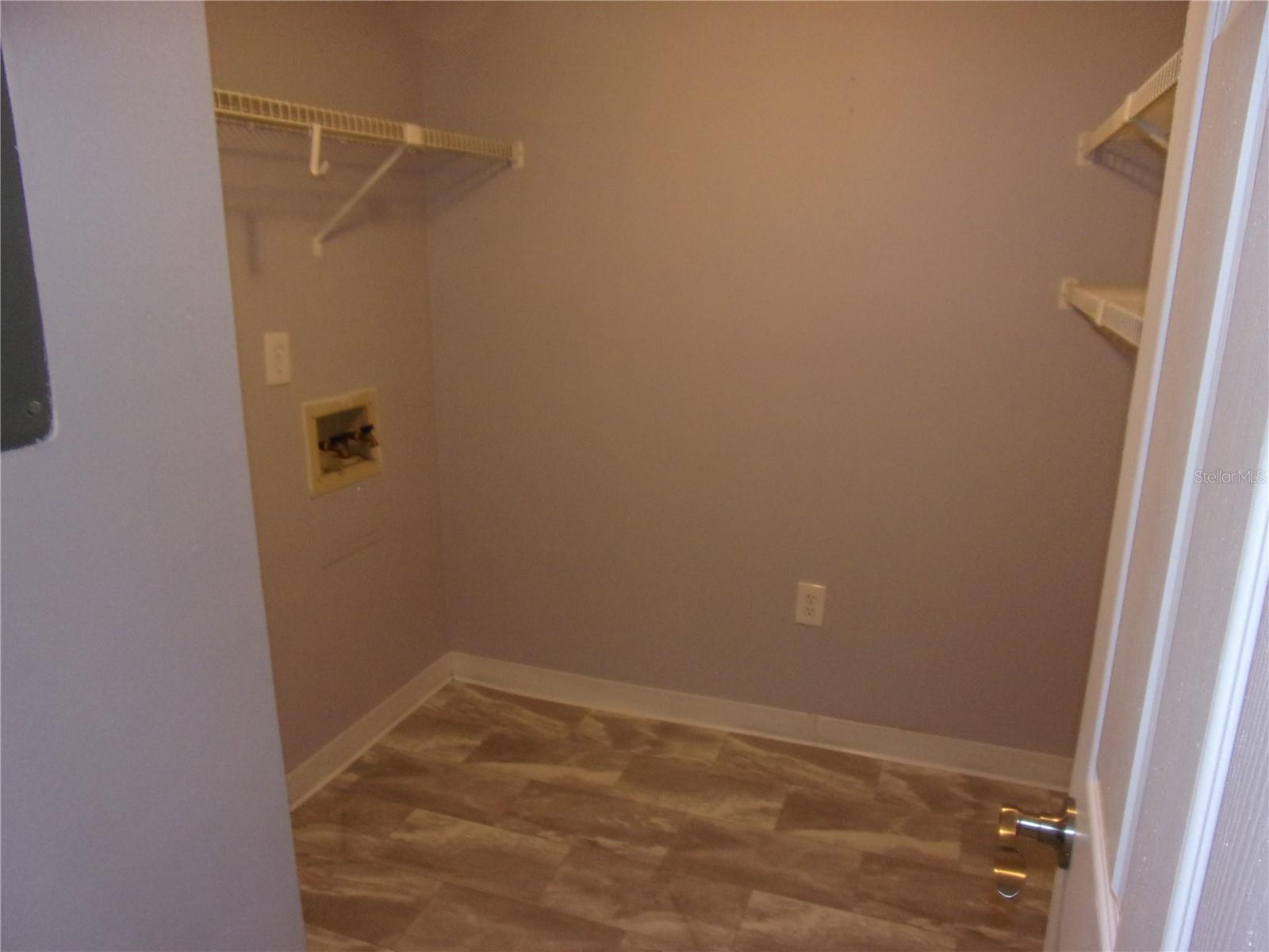 Laundry Room & Hook Ups