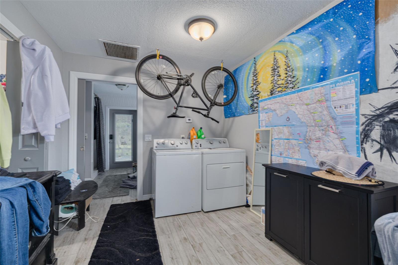 Mother in-law suite equipped with washer/dryer.