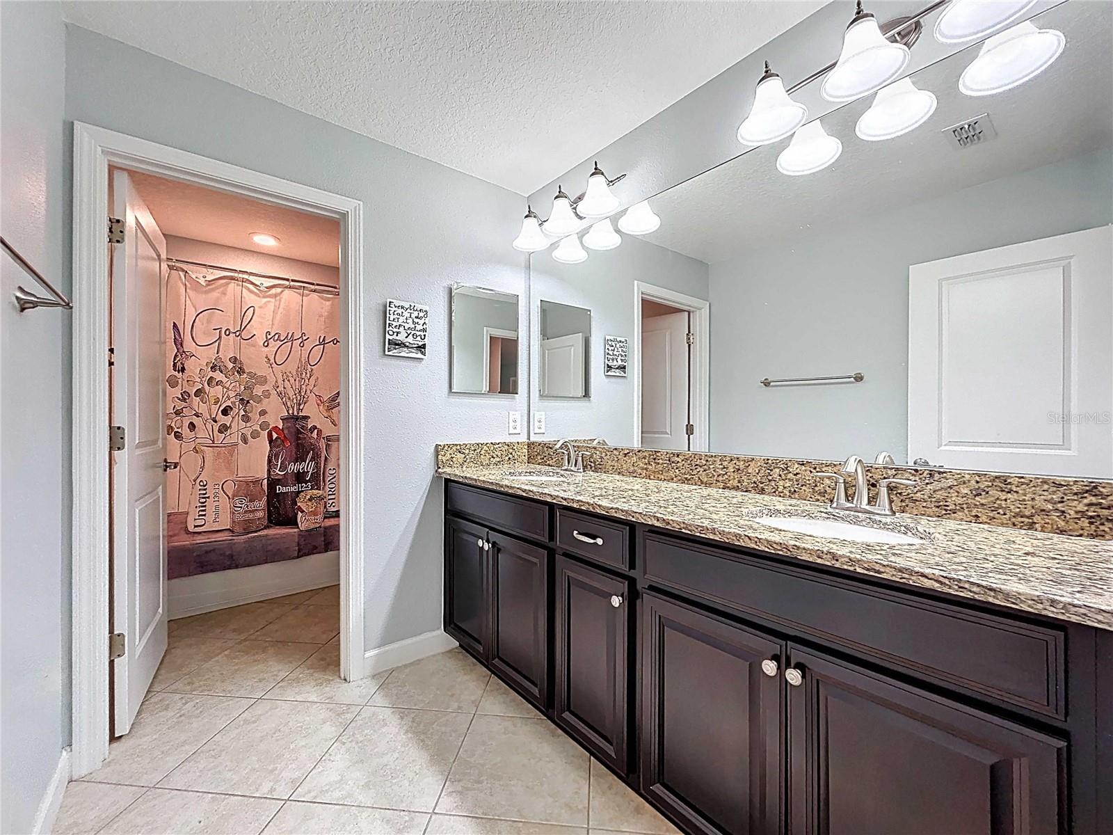 2nd Floor Full Bathroom