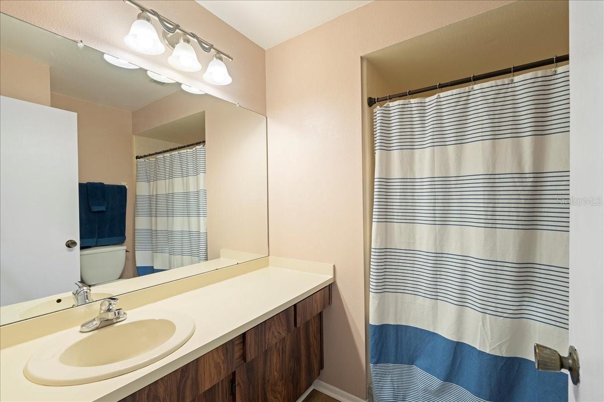 Primary en-suite bathroom