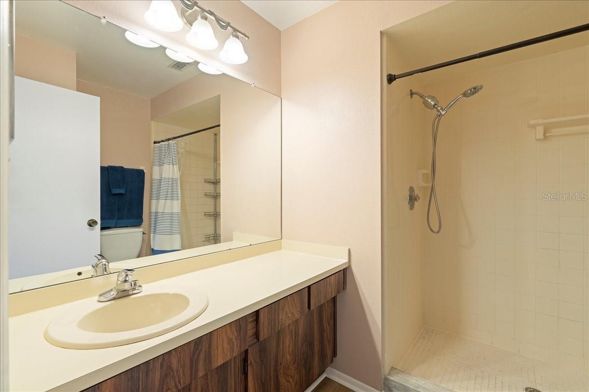 Primary en-suite bathroom