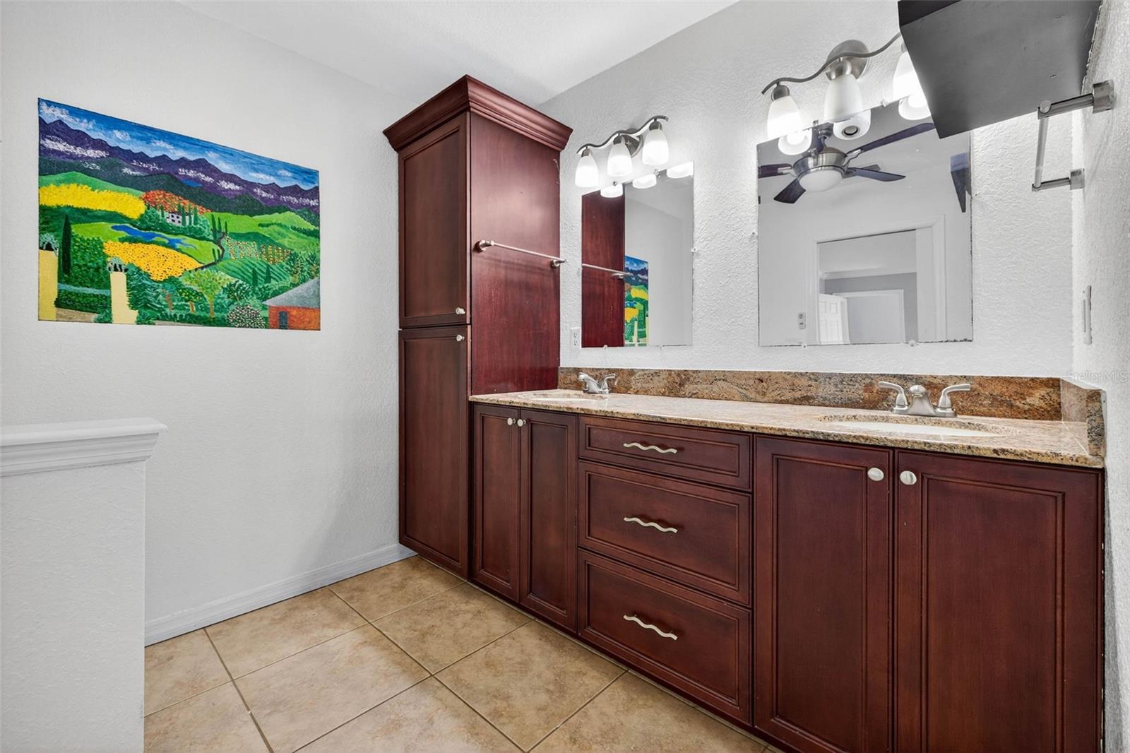 En suite primary bath