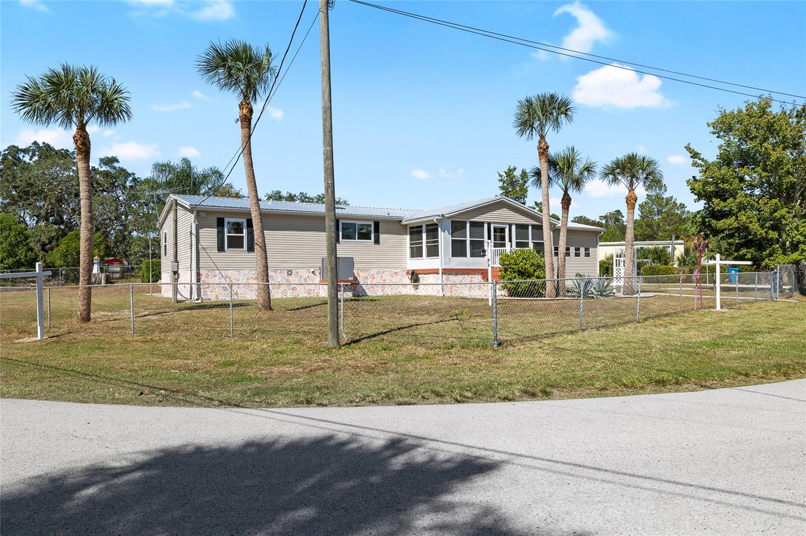 Curbside View of property