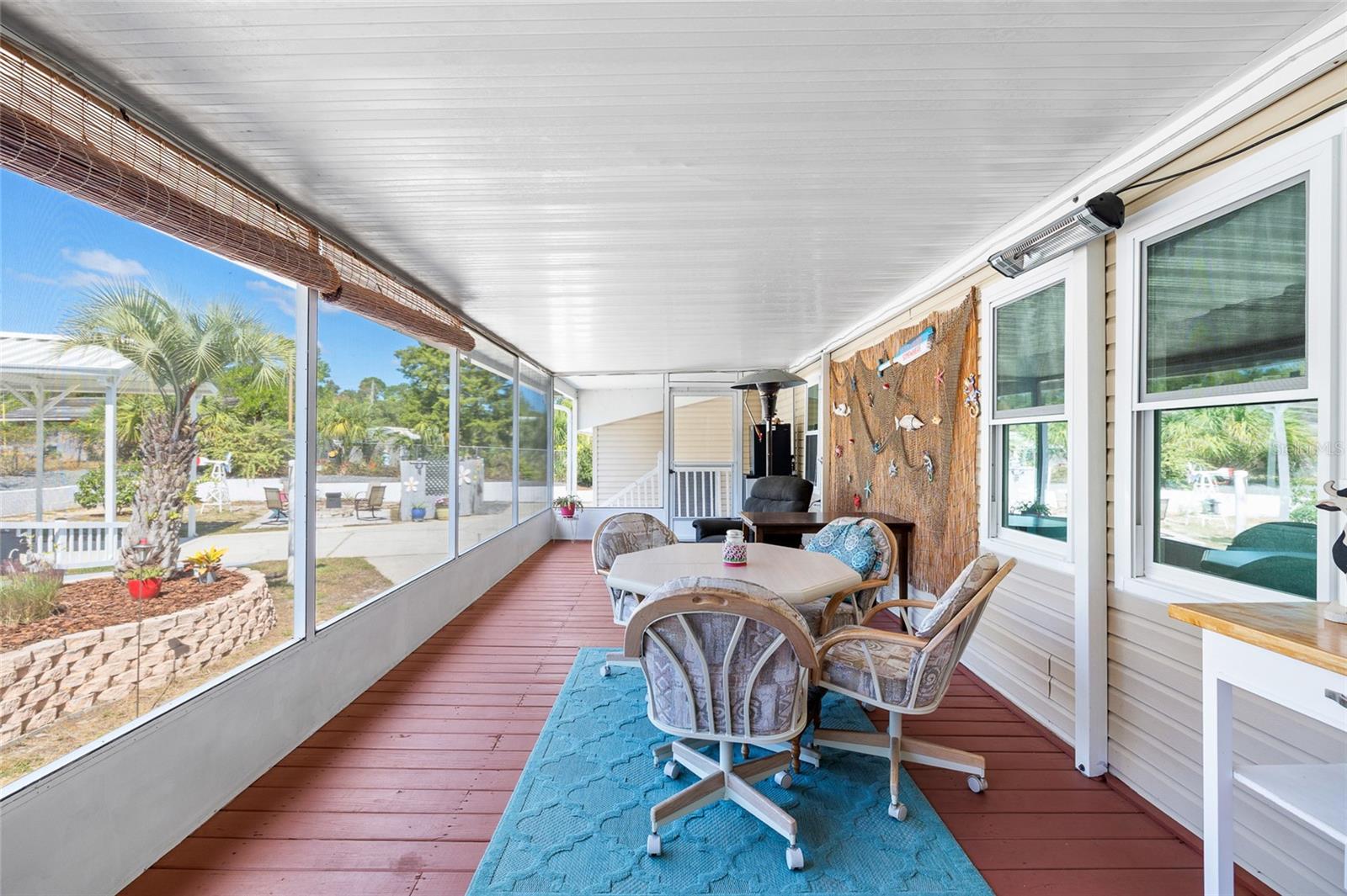 Screened in patio for quiet mornings listening to the birds chirp.