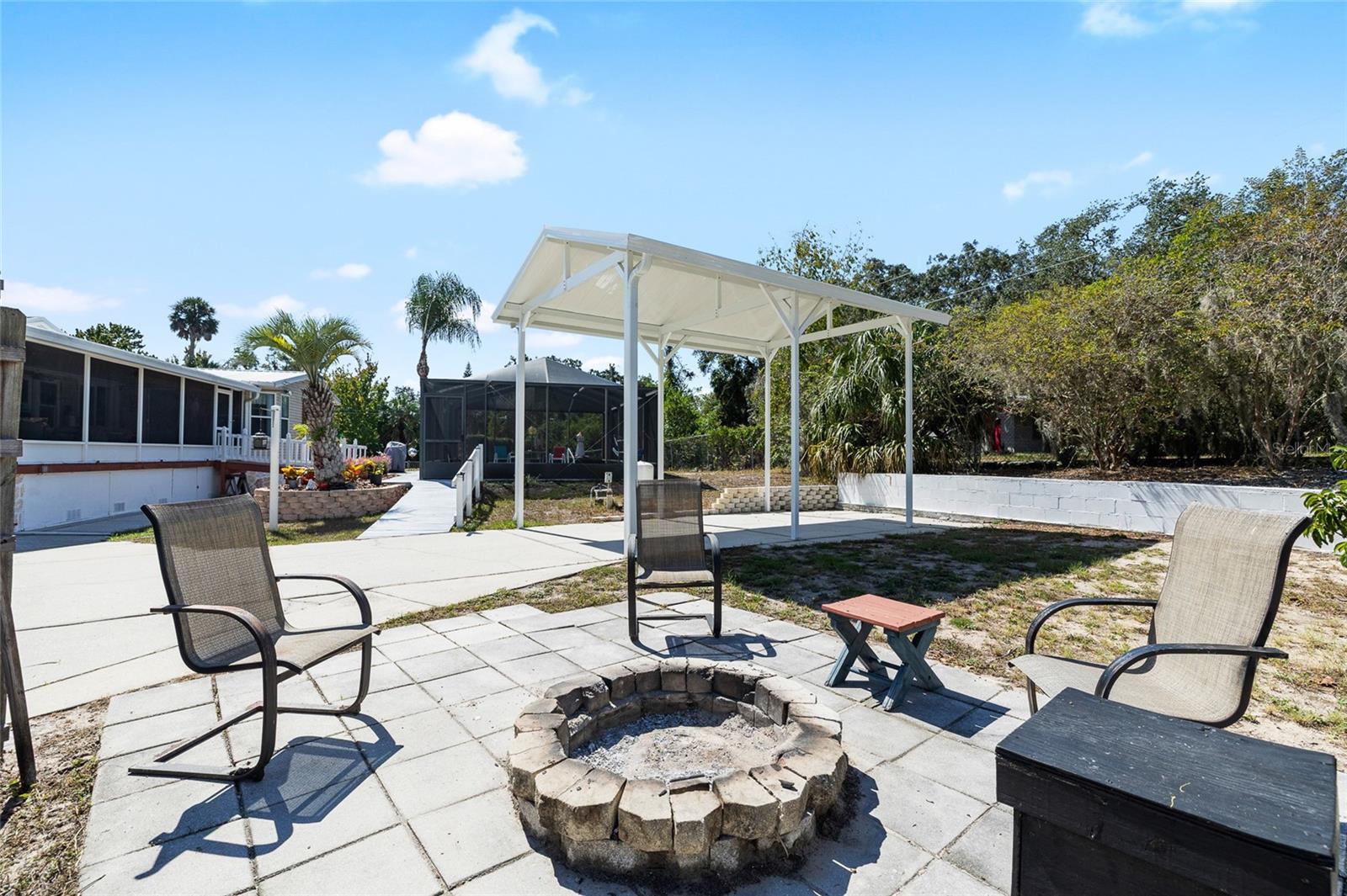 Enjoy sharing storys together around the firepit