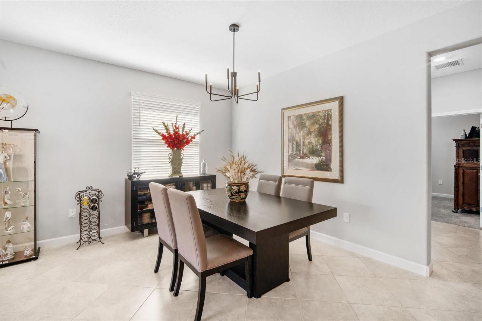 Dining area with dimmable light feature