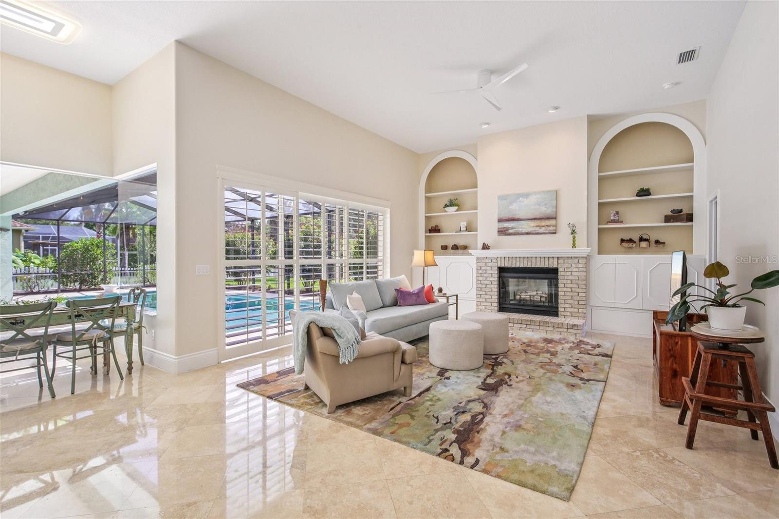 BIG WINDOWS ALLOW ALL THE NATURAL LIGHTING